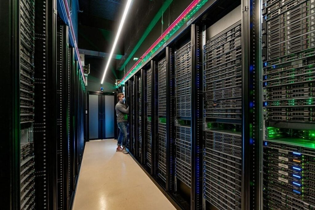 « Un non-sens écologique » : l’Île-de-France va accueillir un datacenter IA géant, les militants se mobilisent