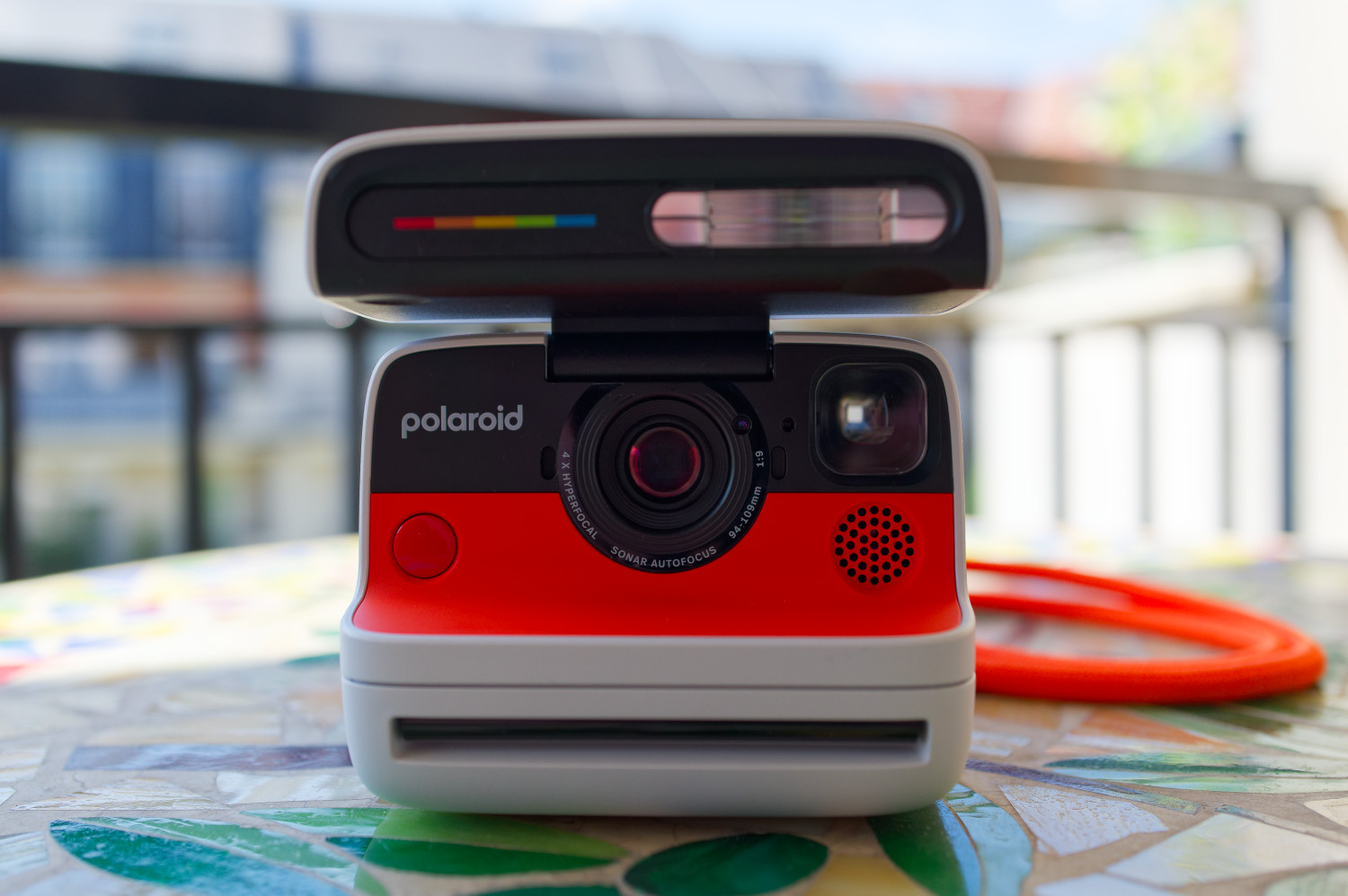 Appareil Photo Instantané Polaroid Flip Blanc - Autofocus Sonar, Flash Intégré, Impressions I-Type - Format Classique