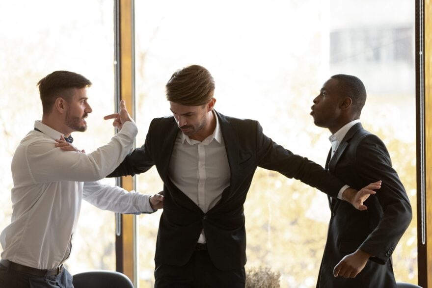 Les spécialistes en psychologie sont unanimes : les personnes qui vous coupent la parole ne sont pas malpolies, mais ont plutôt tendance à se plaindre ou à se mettre en avant