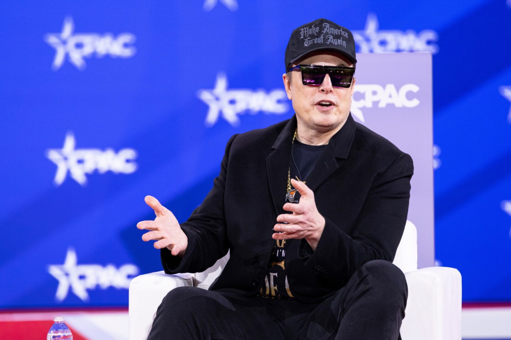 Elon Musk met sa menace à exécution : Apple et OpenAI sont attaqués en ...