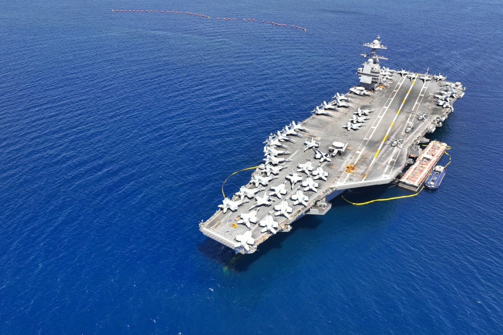 Plus long de 70 m que le Charles de Gaulle : que fait ce porte-avions ...