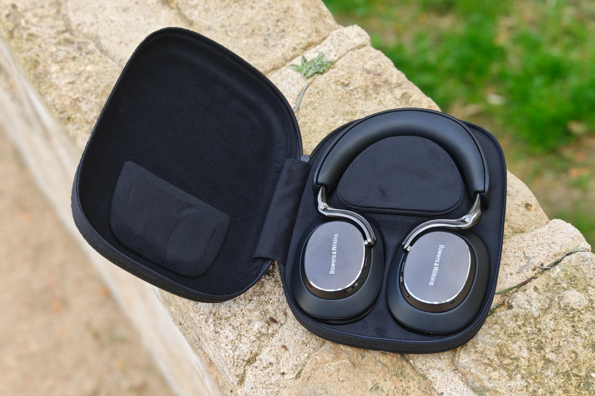 Bowers-Wilkins Px8 S2 connectivité lossless audio réduction bruit