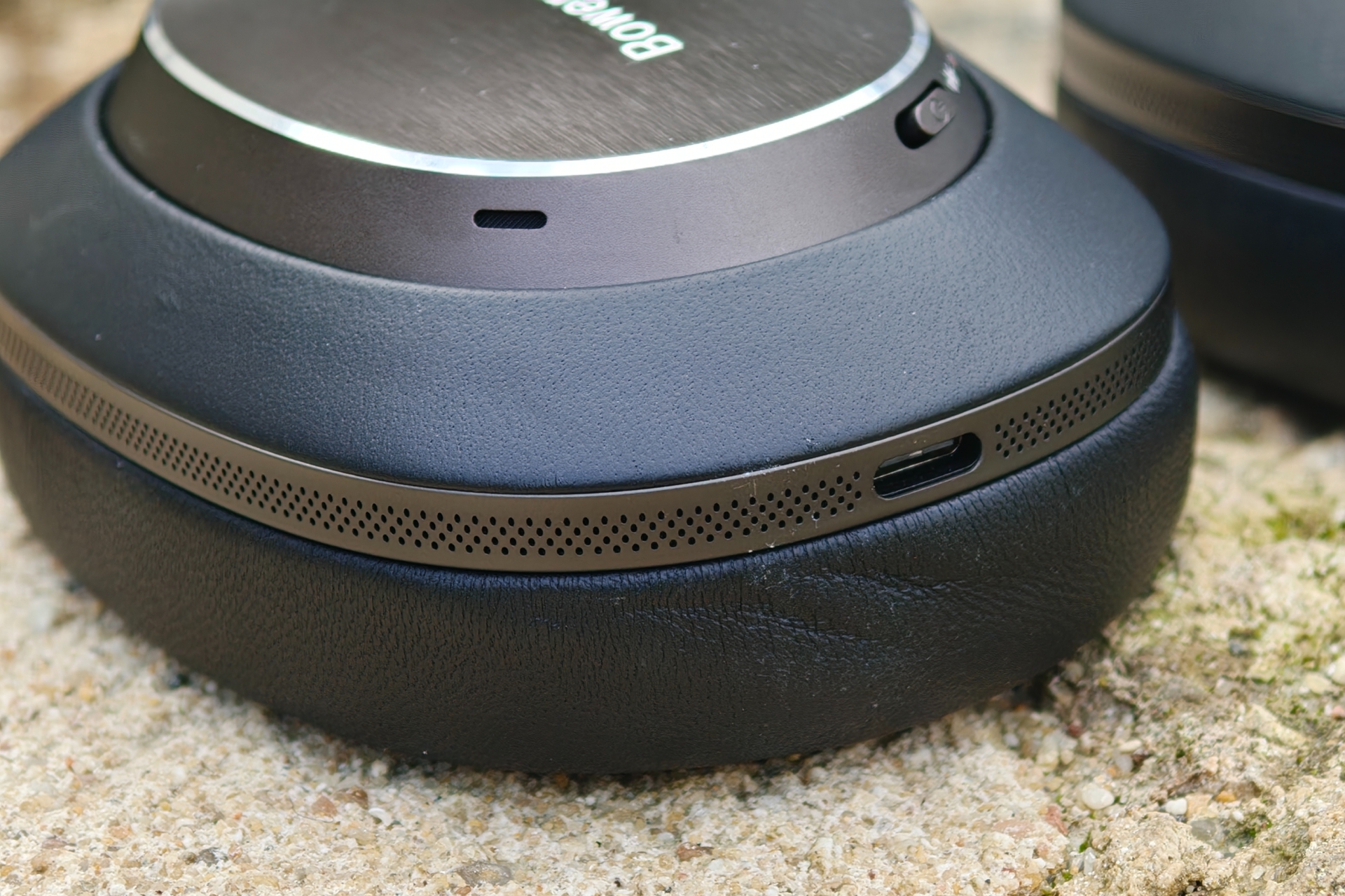 Bowers-Wilkins Px8 S2 connectivité lossless audio réduction bruit charge