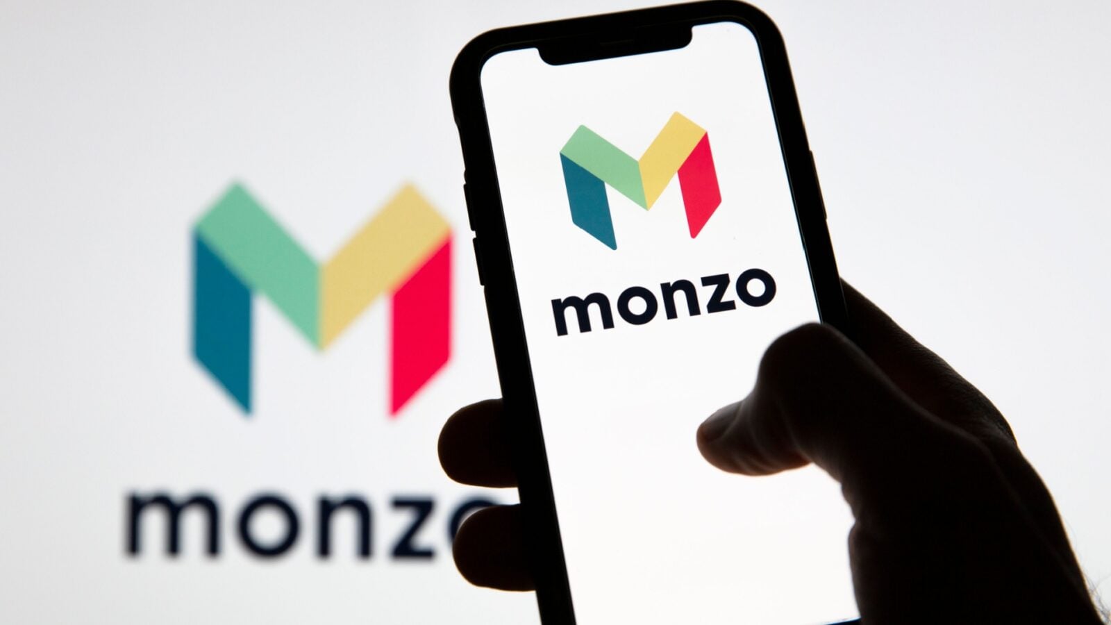 La fintech Monzo devient une néobanque en Europe : futur concurrent de ...