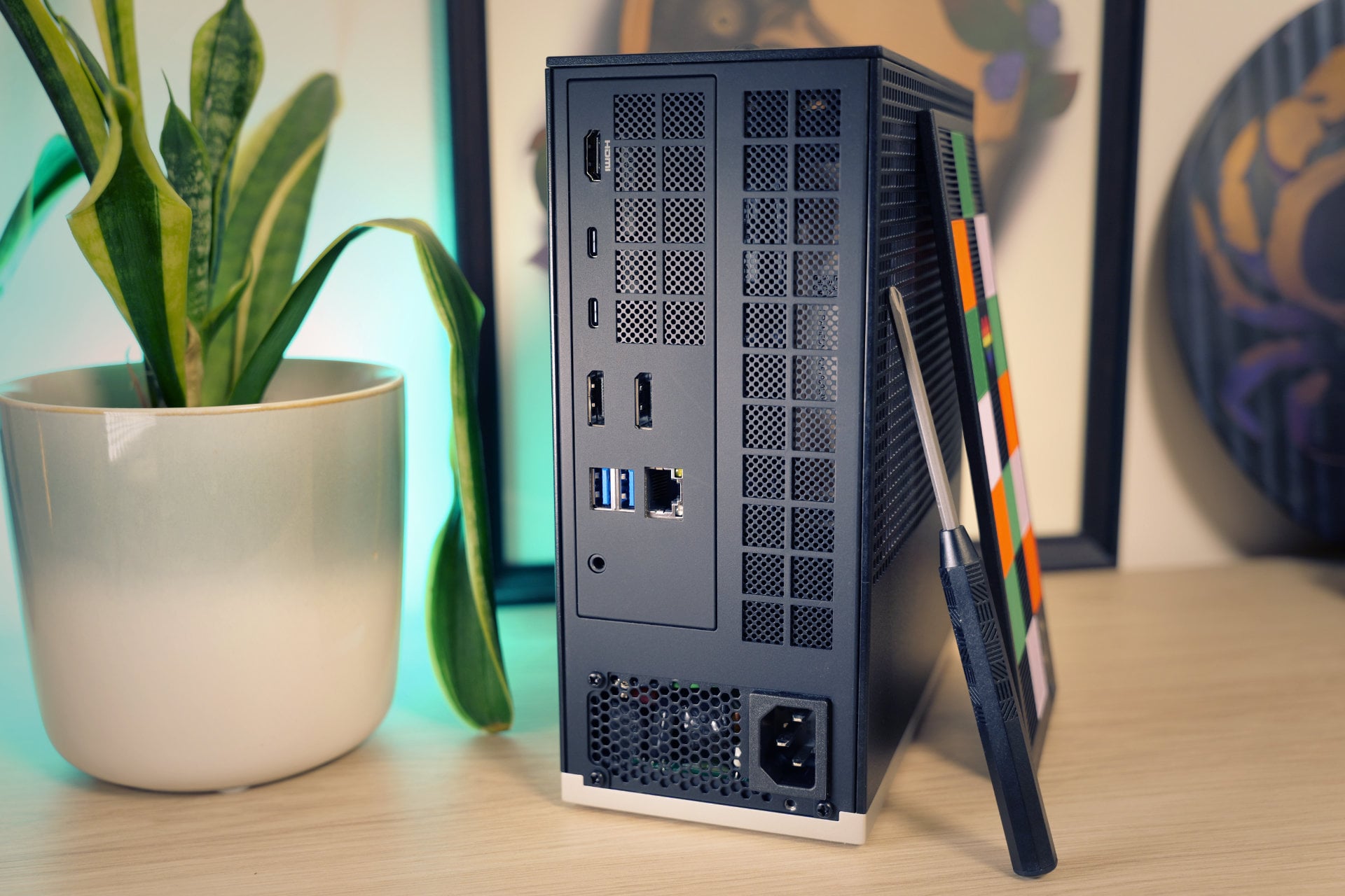 Framework Desktop Arriere