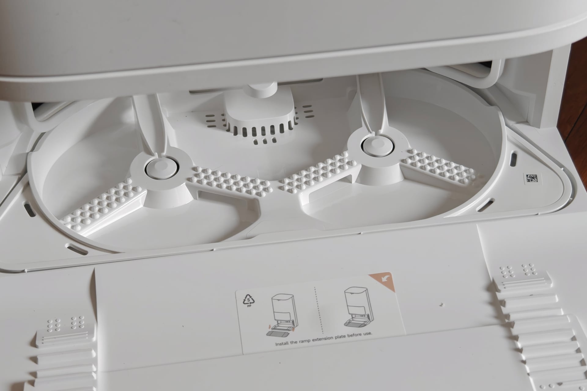 st Mova E40 Ultra&nbsp;: le robot aspirateur design aspiration lavage tapis entretien sechage