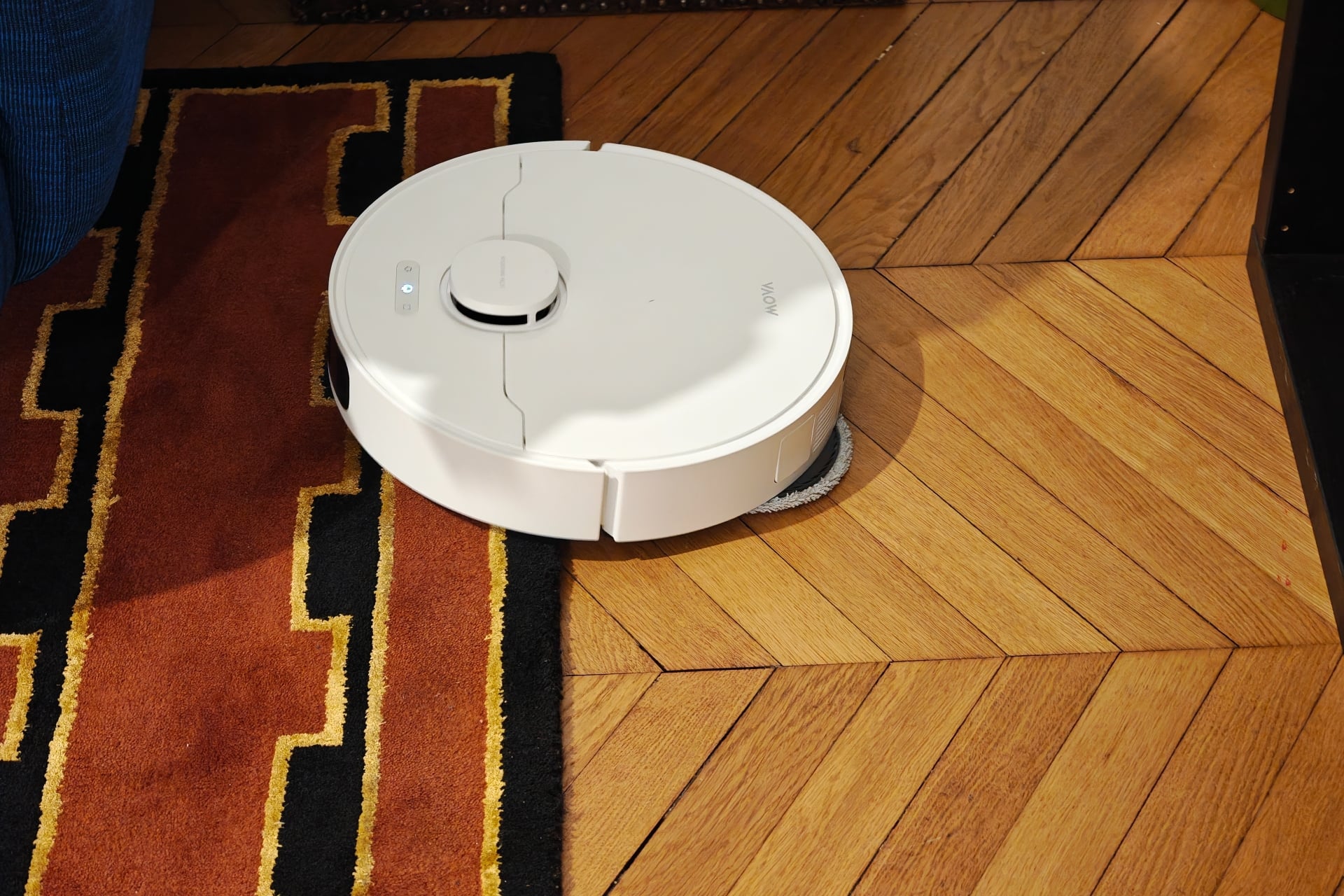 st Mova E40 Ultra&nbsp;: le robot aspirateur design aspiration lavage tapis