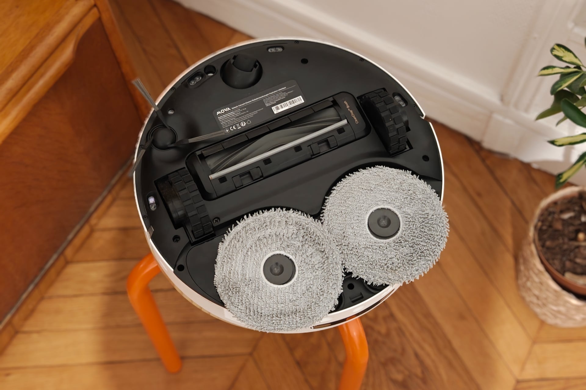 st Mova E40 Ultra&nbsp;: le robot aspirateur design aspiration lavage