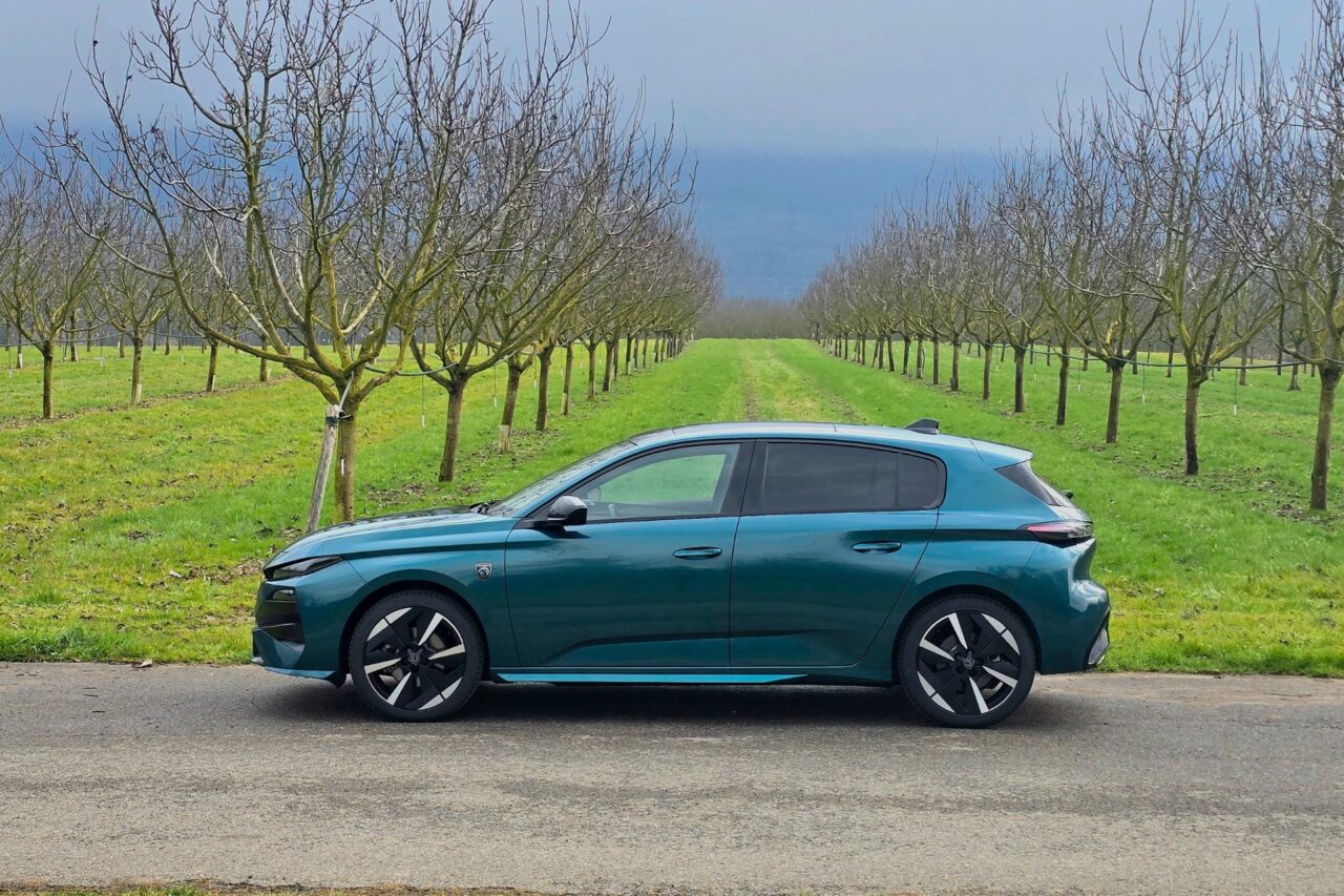 On a testé la nouvelle Peugeot 308 électrique à 46 350 €, peutelle — free download