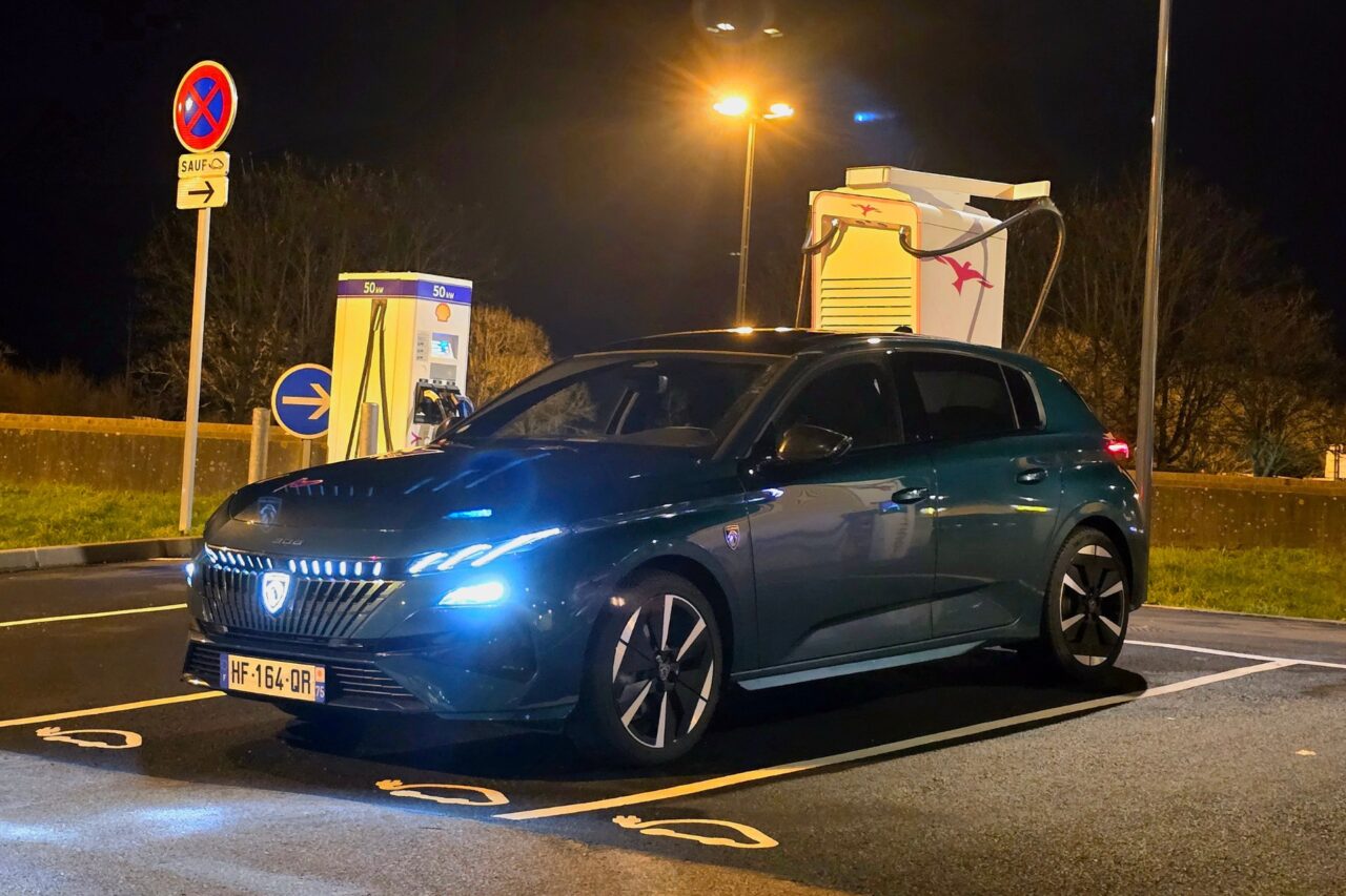 On a testé la nouvelle Peugeot 308 électrique à 46 350 €, peutelle — free download