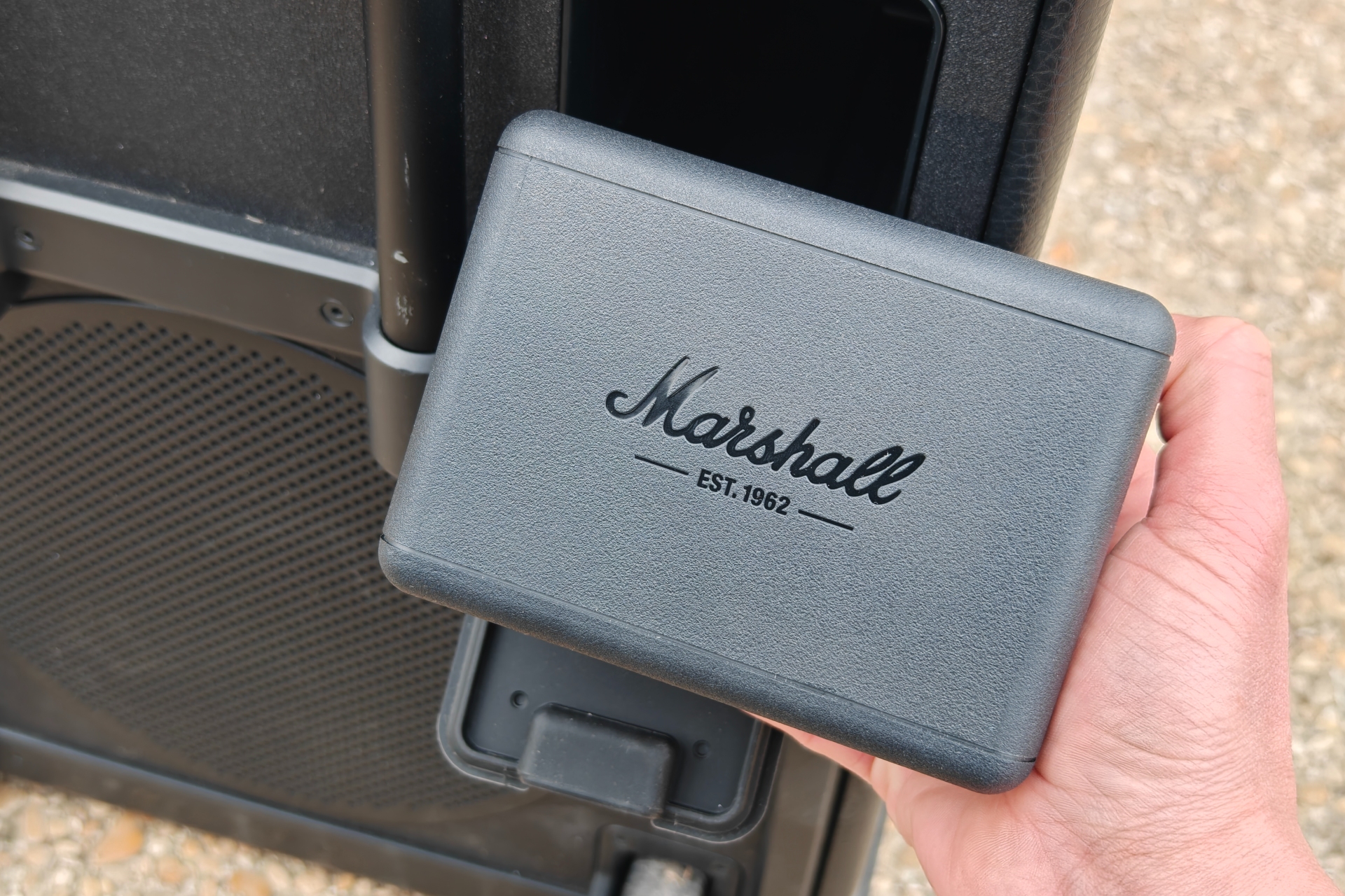 Batterie amovible sur la Broomley 750 de Marshall
