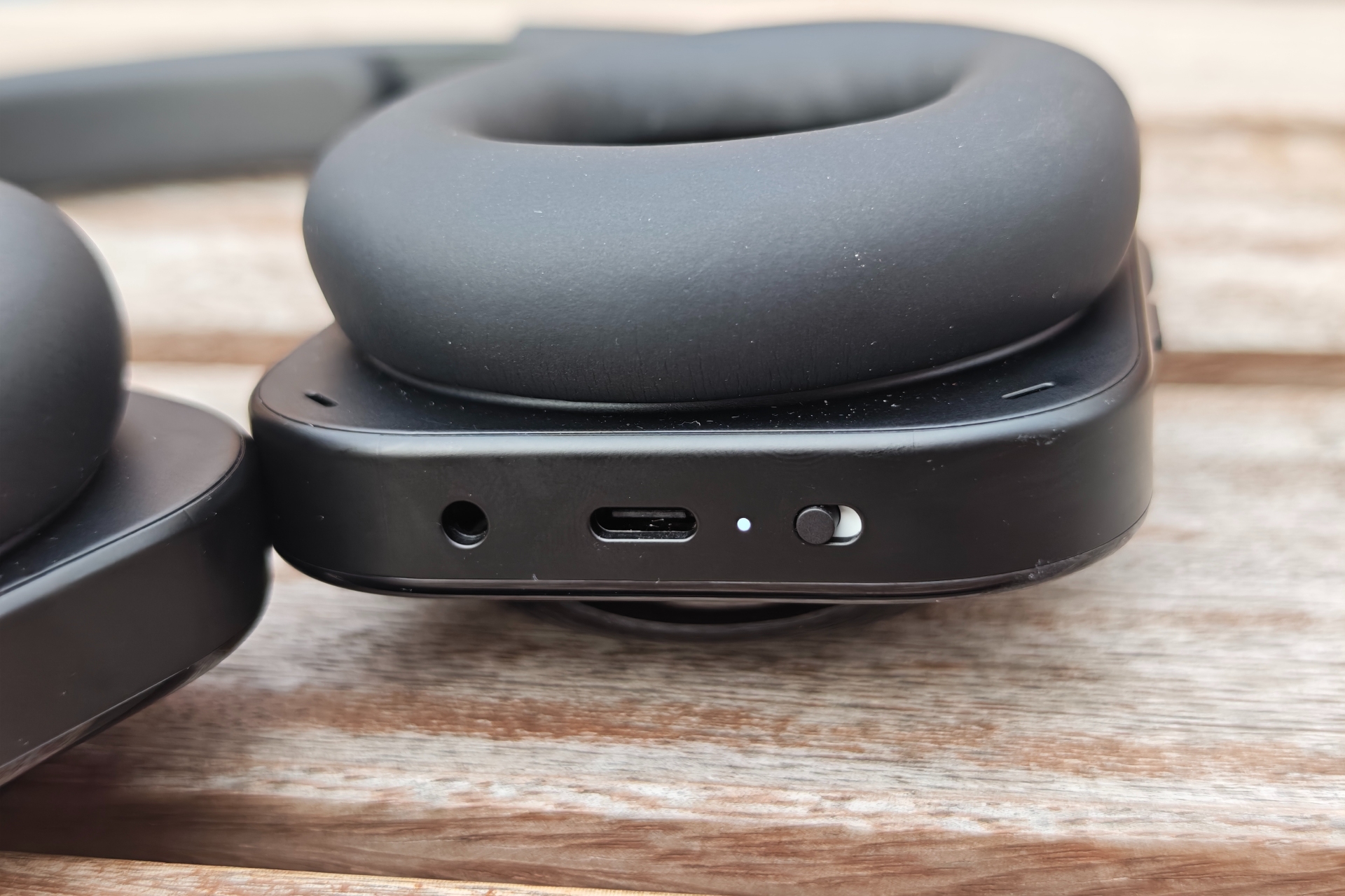 Casque Nothing Headphone (a) ergonomie et connectique 