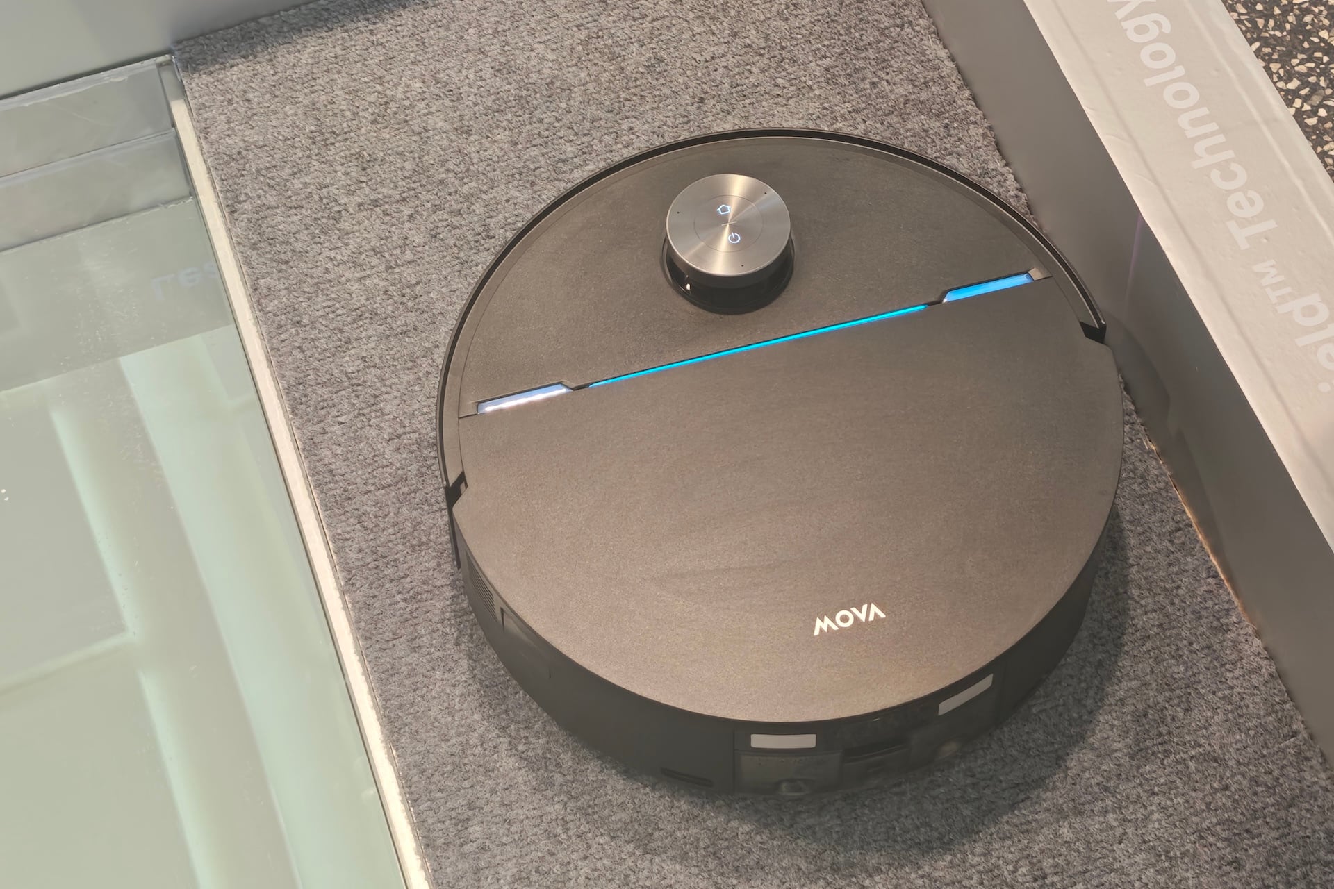 Le robot aspirateur Z70 de MOVA