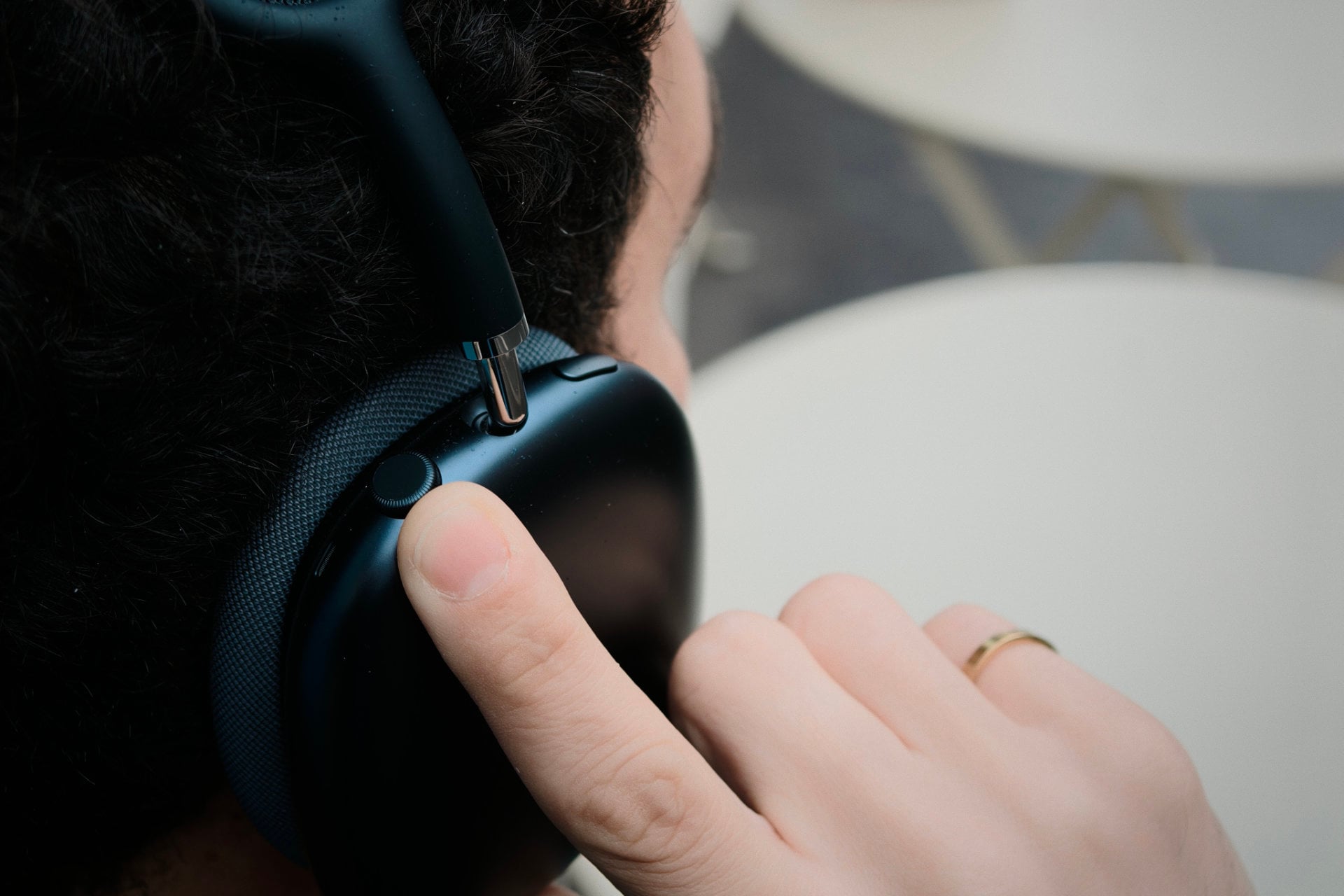 test airpods max 2 digital crown