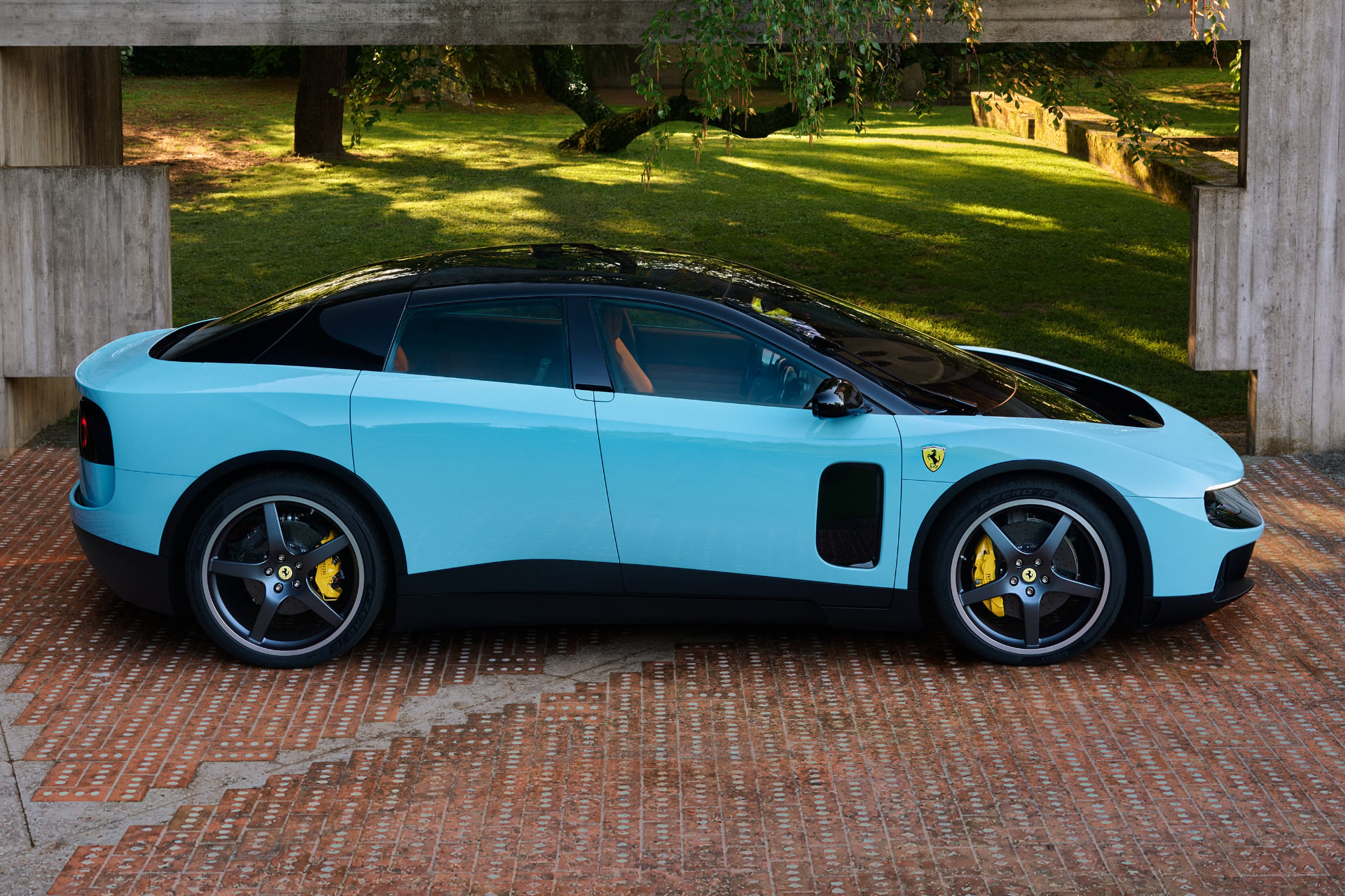 Ferrari Luce Electrique 2026 Profil