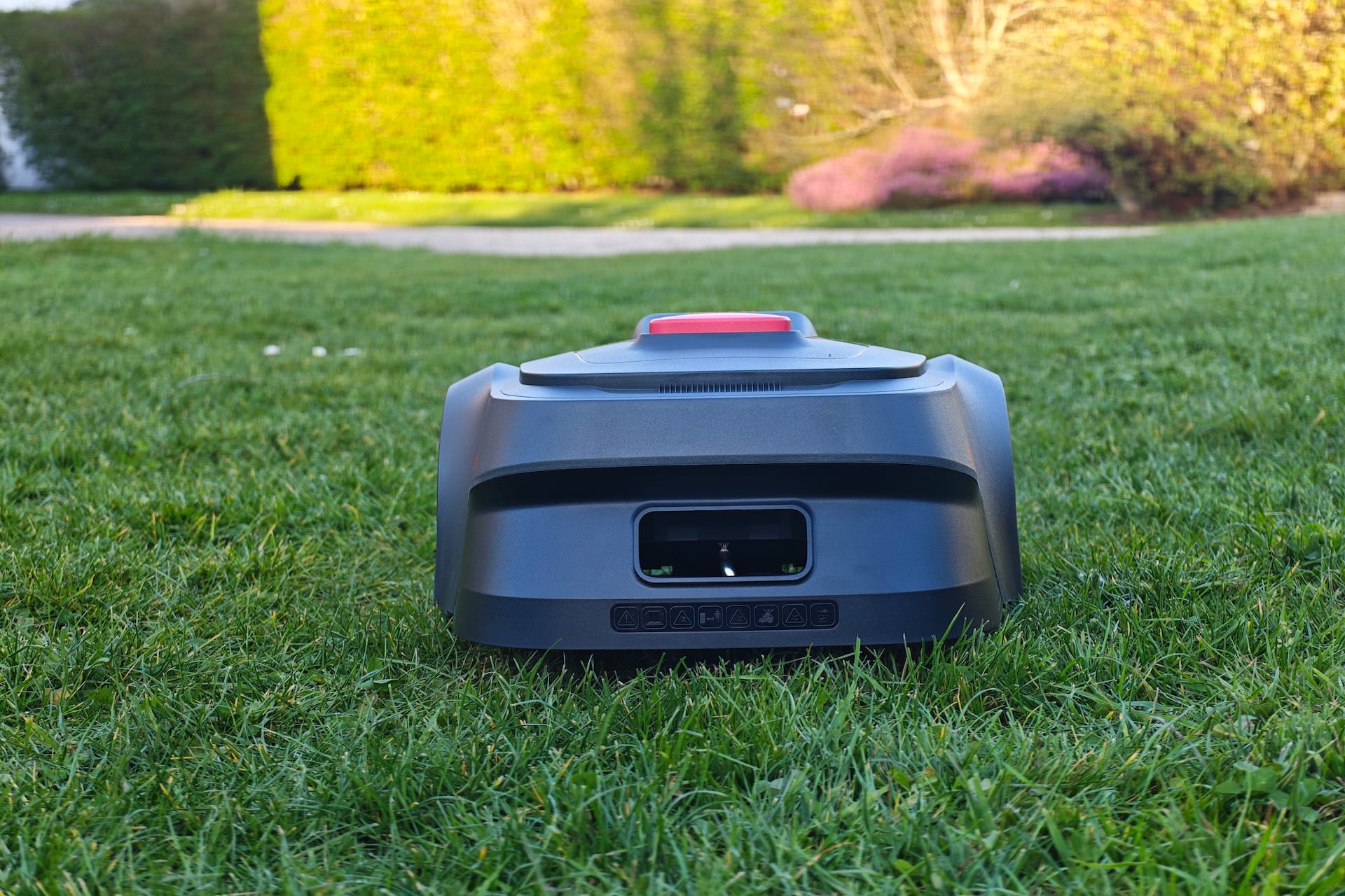 Test robot tondeuse Mova ViAX 250 navigation et tonte