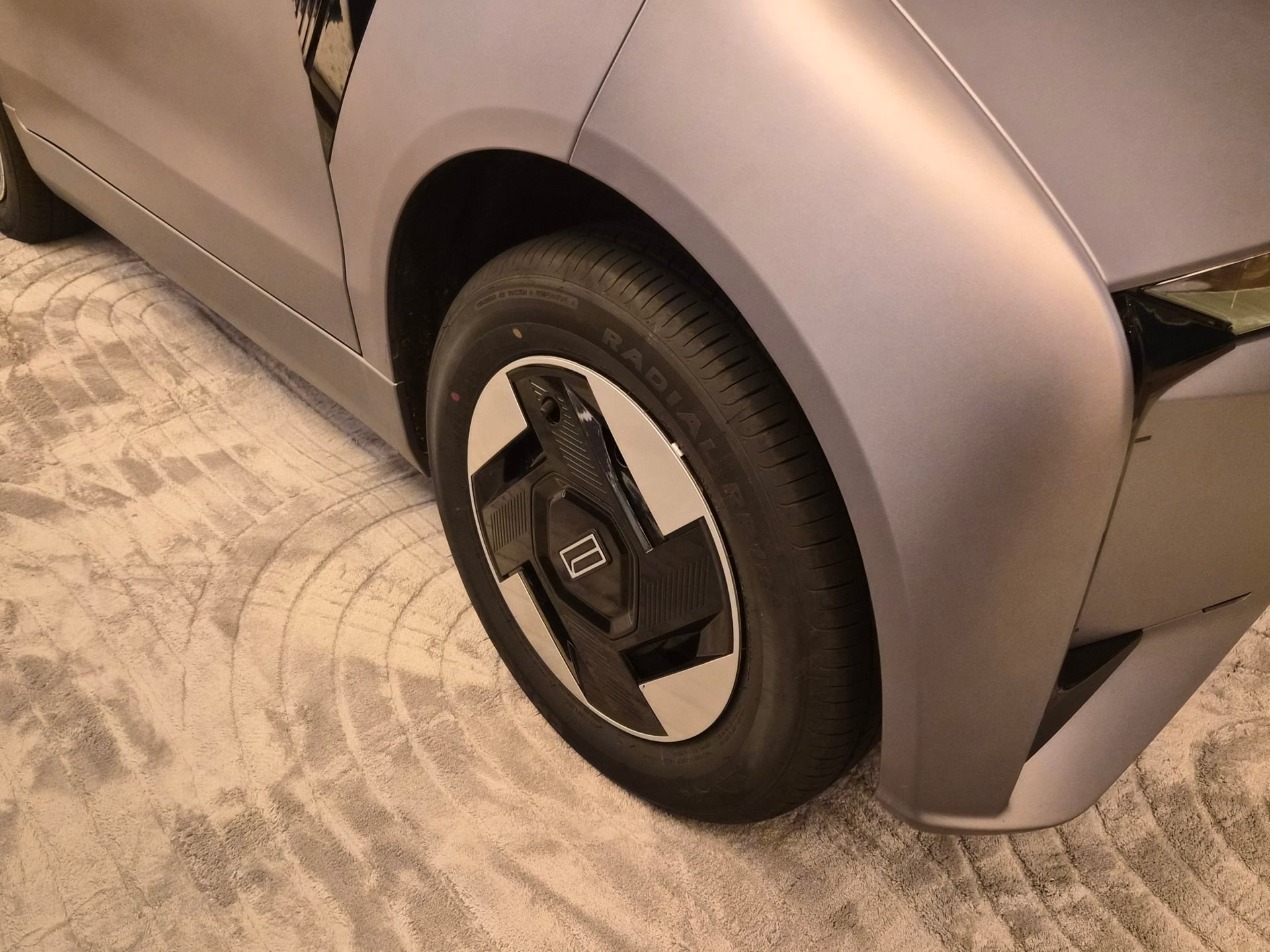 Linktour Modelabs voiture éléctrique sans permis Alumi lancement design conduite