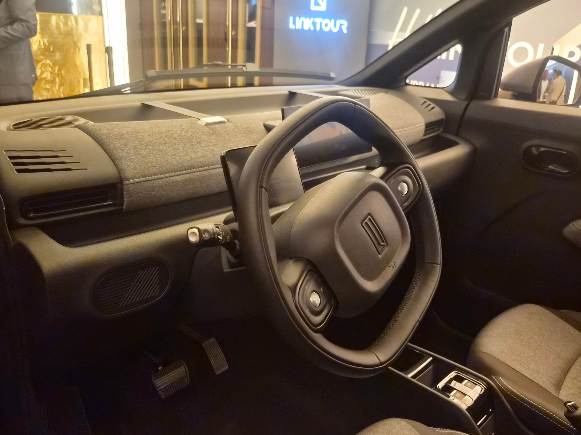 Linktour Modelabs voiture éléctrique sans permis Alumi lancement design intérieur