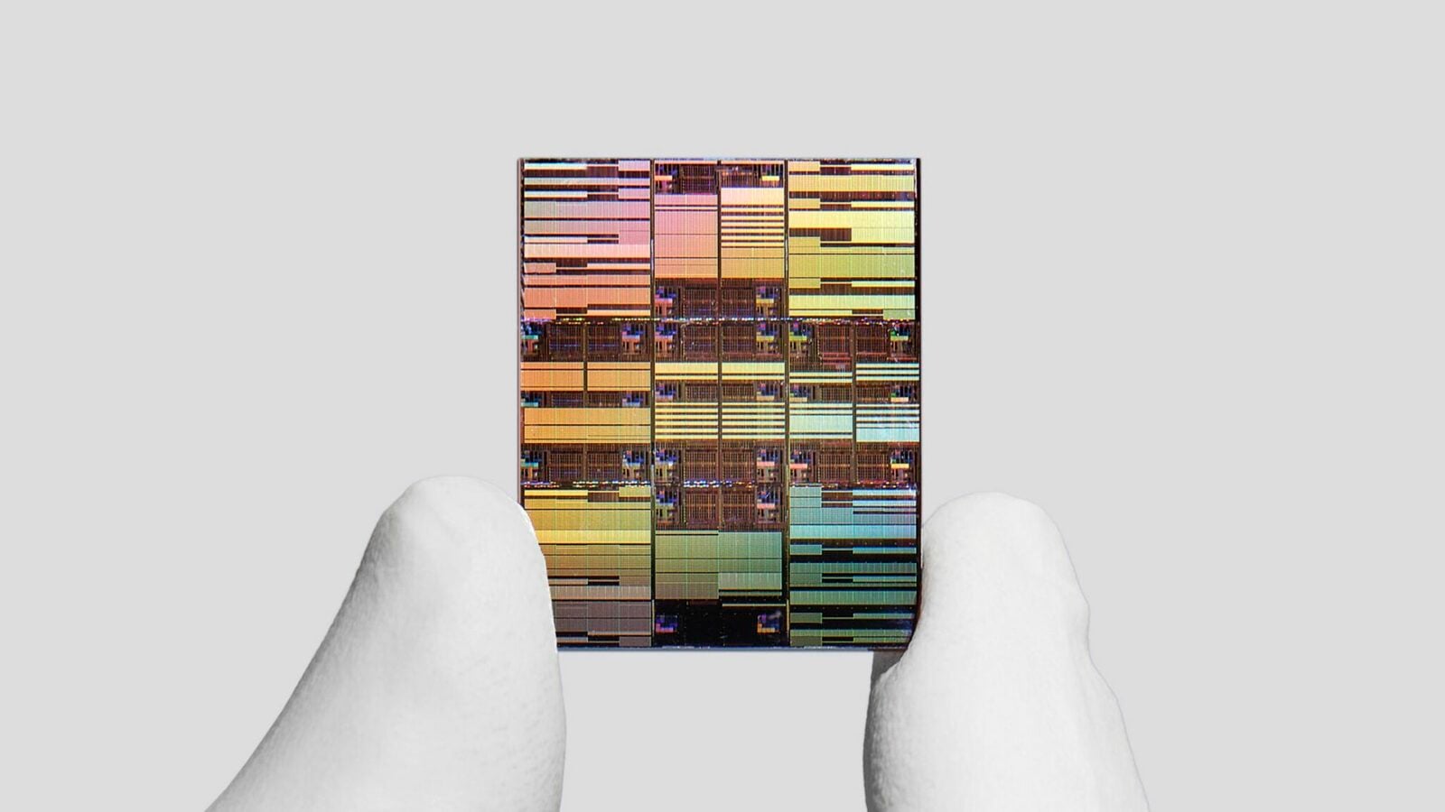 « Un véritable bond en avant » : IBM conçoit la première puce gravée à moins d’un nanomètre