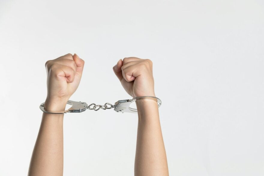 Menottes, Criminalité