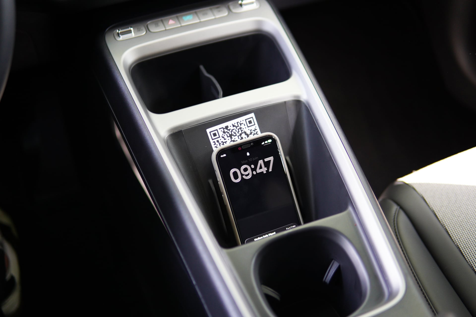 Byd Dolphin G Photo Essai Console Centrale Recharge Smartphone