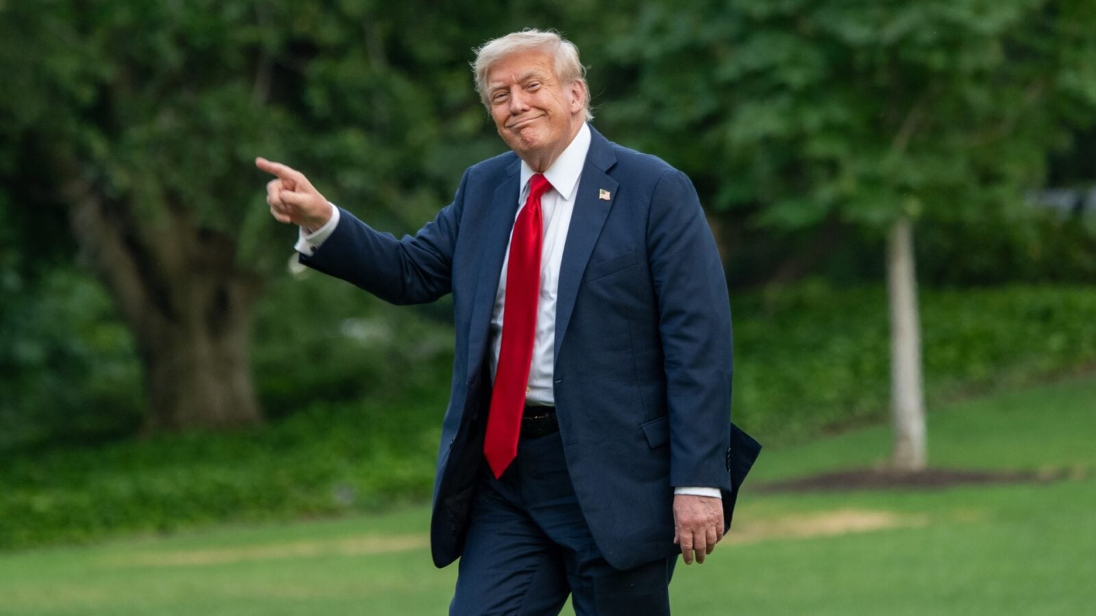Acheter, réglementer puis s’enrichir : dans les coulisses des très douteux placements boursiers de Donald Trump