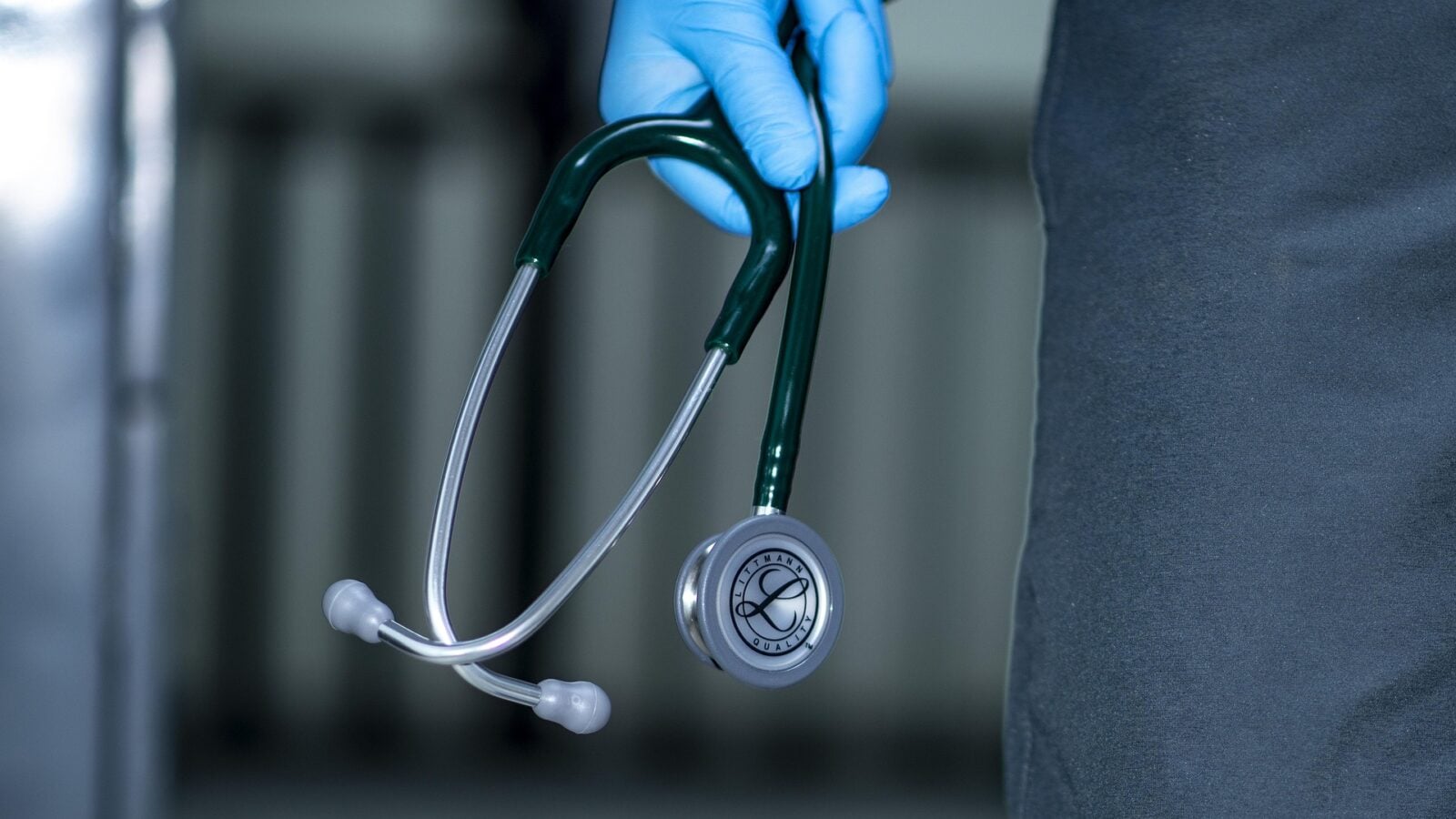 Smartphone, écouteurs sans fil : attention, vous pouvez perturber un pacemaker sans le savoir à cause de ces appareils du quotidien