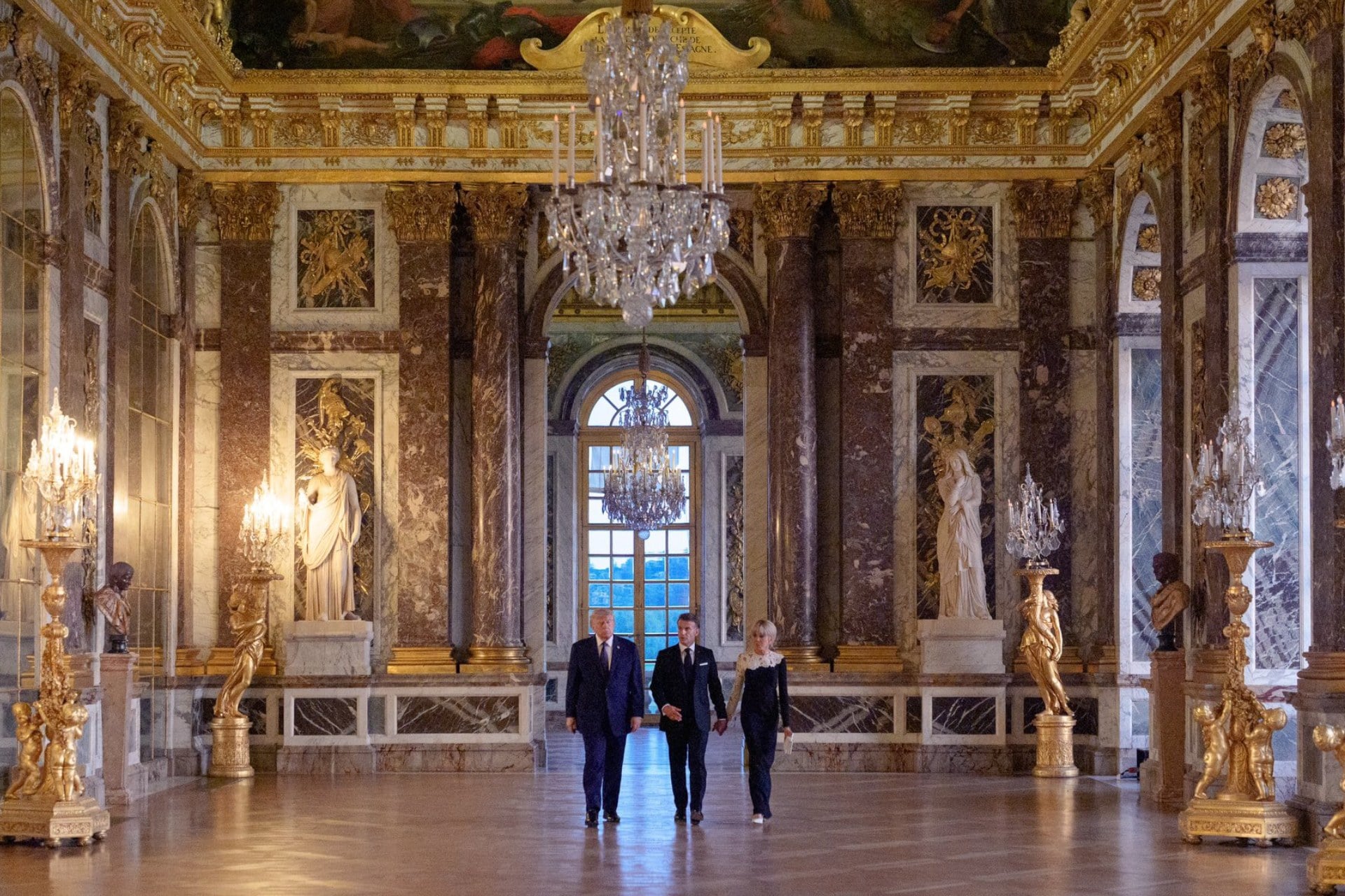 Versailles Signature