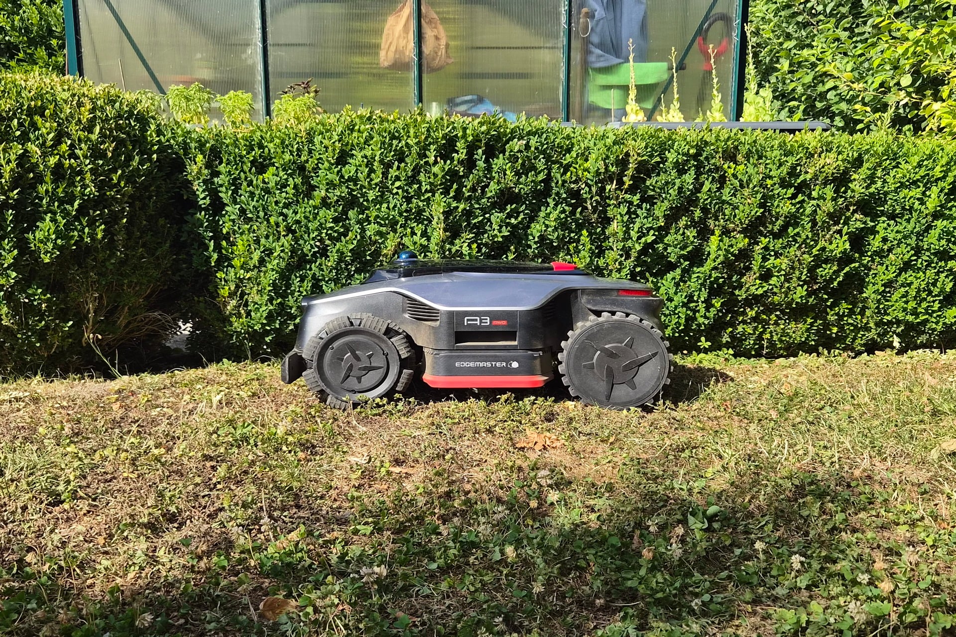 Test complet robot tondeuse Dreame A3 AWD Pro 5000 design fabrication roues avant et arrière motricité intégrale
