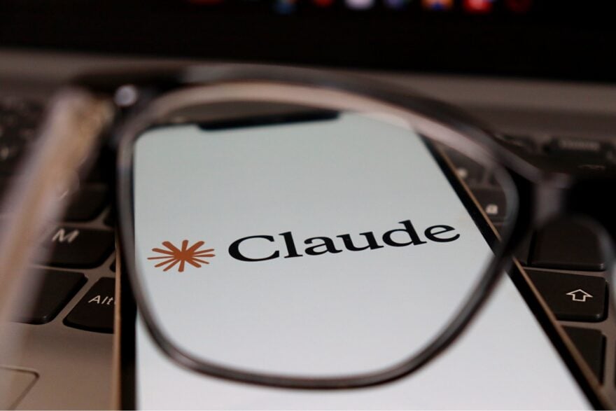 Faut-il utiliser l’IA en français ou en anglais ? Anthropic répond enfin et révèle les avantages de la version française de Claude
