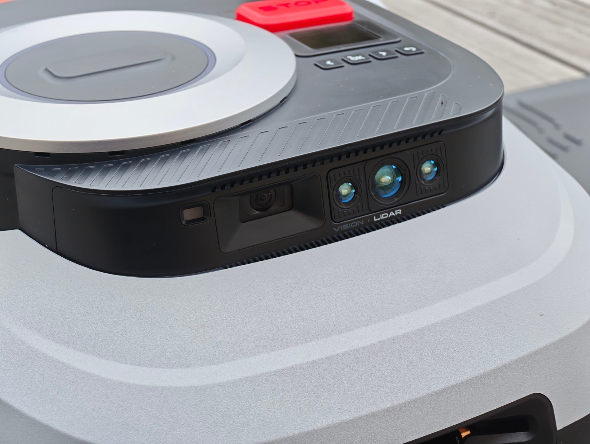 Robot tondeuse Navimow i208 LiDAR test avis trois capteurs LiDAR