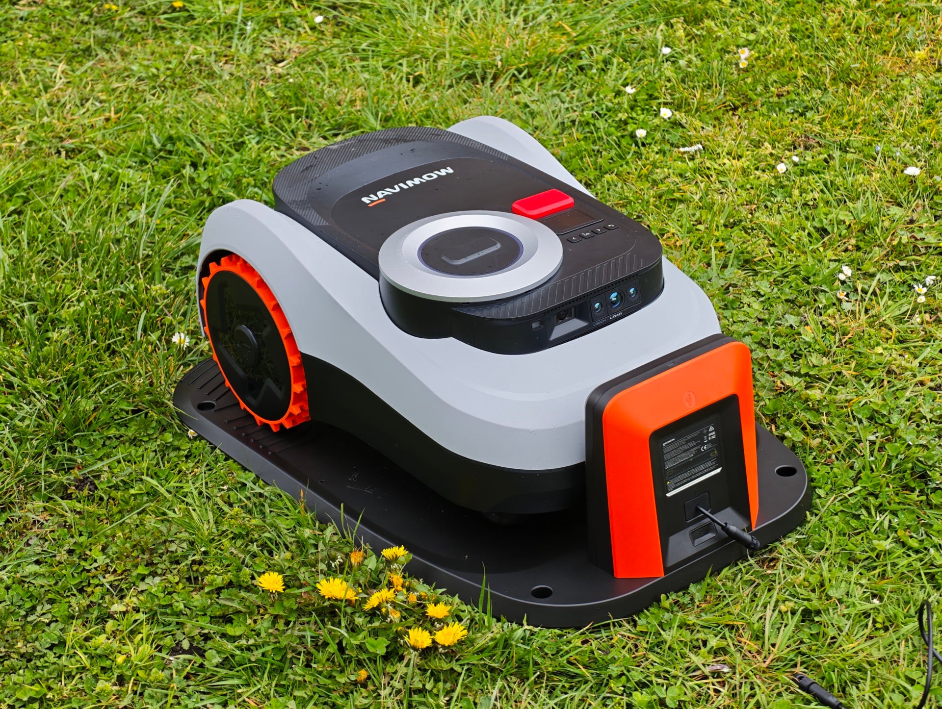 Robot tondeuse Navimow i208 LiDAR test avis trois capteurs LiDAR deux roues motrices pentes station de charge test complet