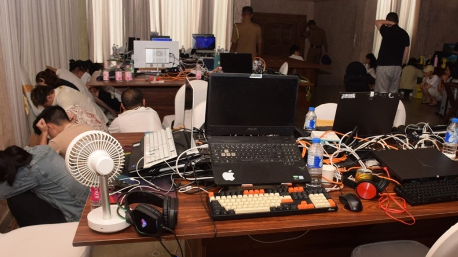 Interpol fait un coup de filet historique contre les arnaqueurs : 5 811 arrestations, 293 millions de dollars interceptés (et la France a participé)
