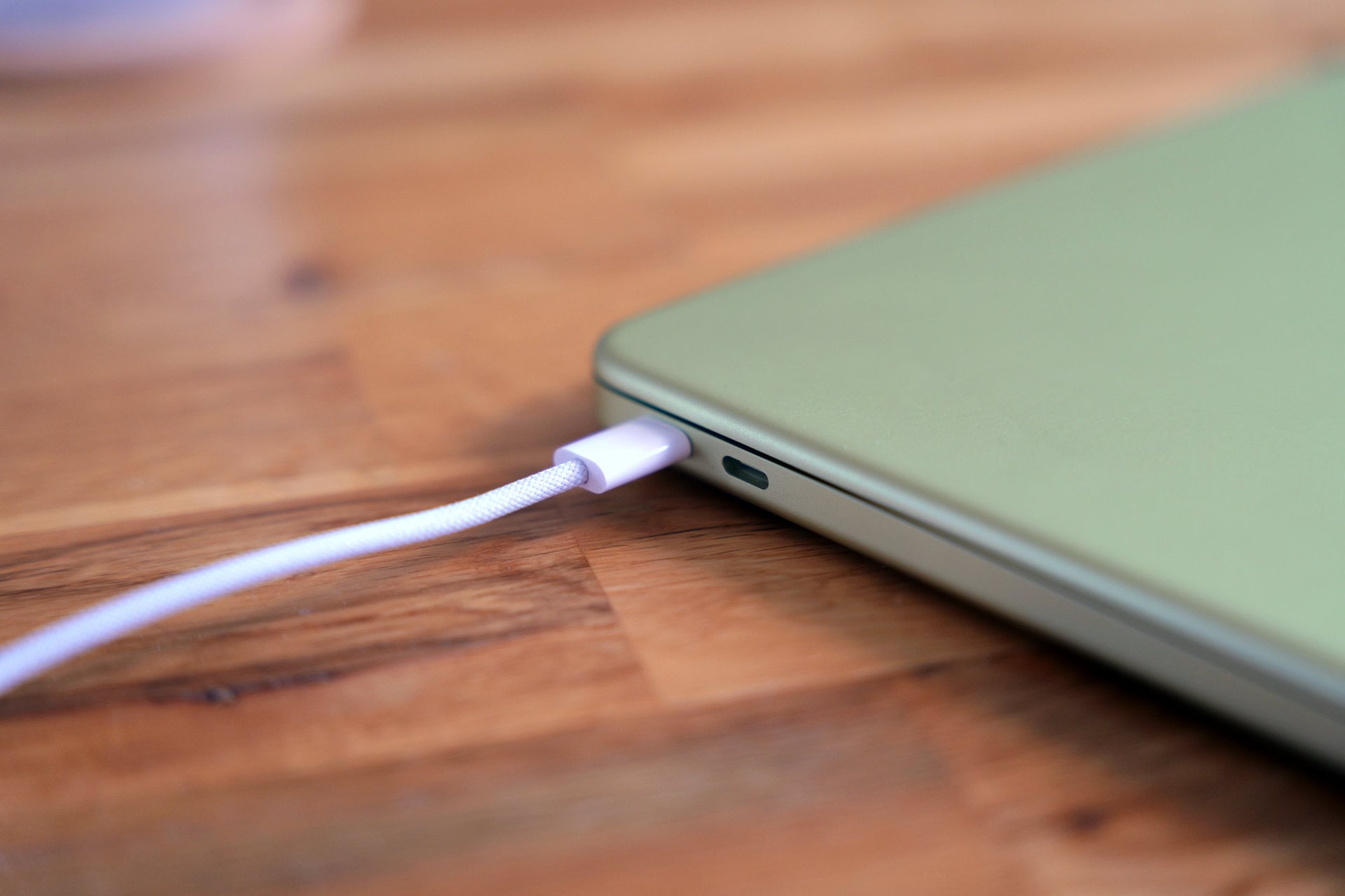 Macbook Neo Charge