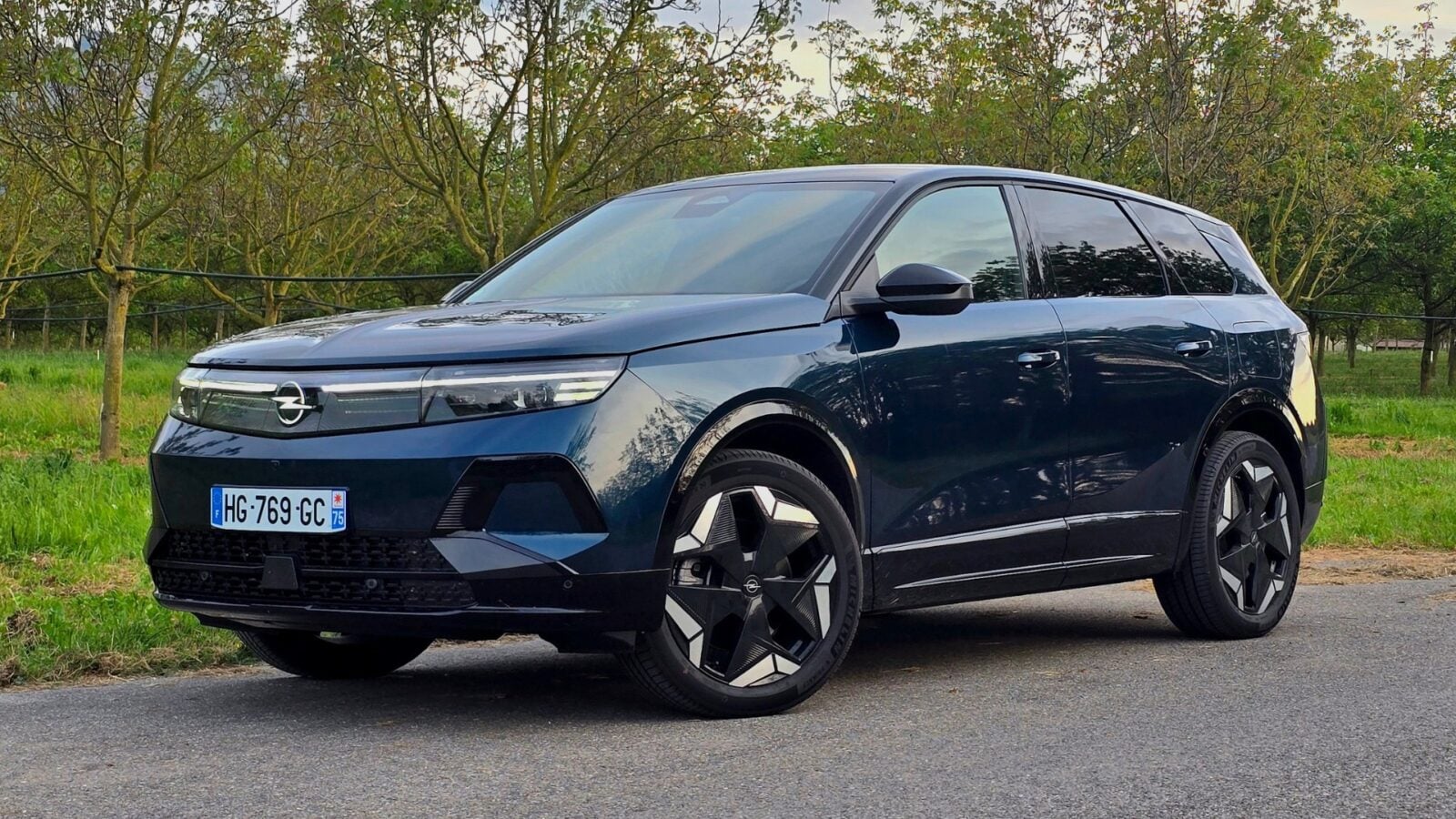 J’ai fait Paris-Grenoble en Opel Grandland : comment ses sièges magiques ont sauvé mon dos en 7 heures de route