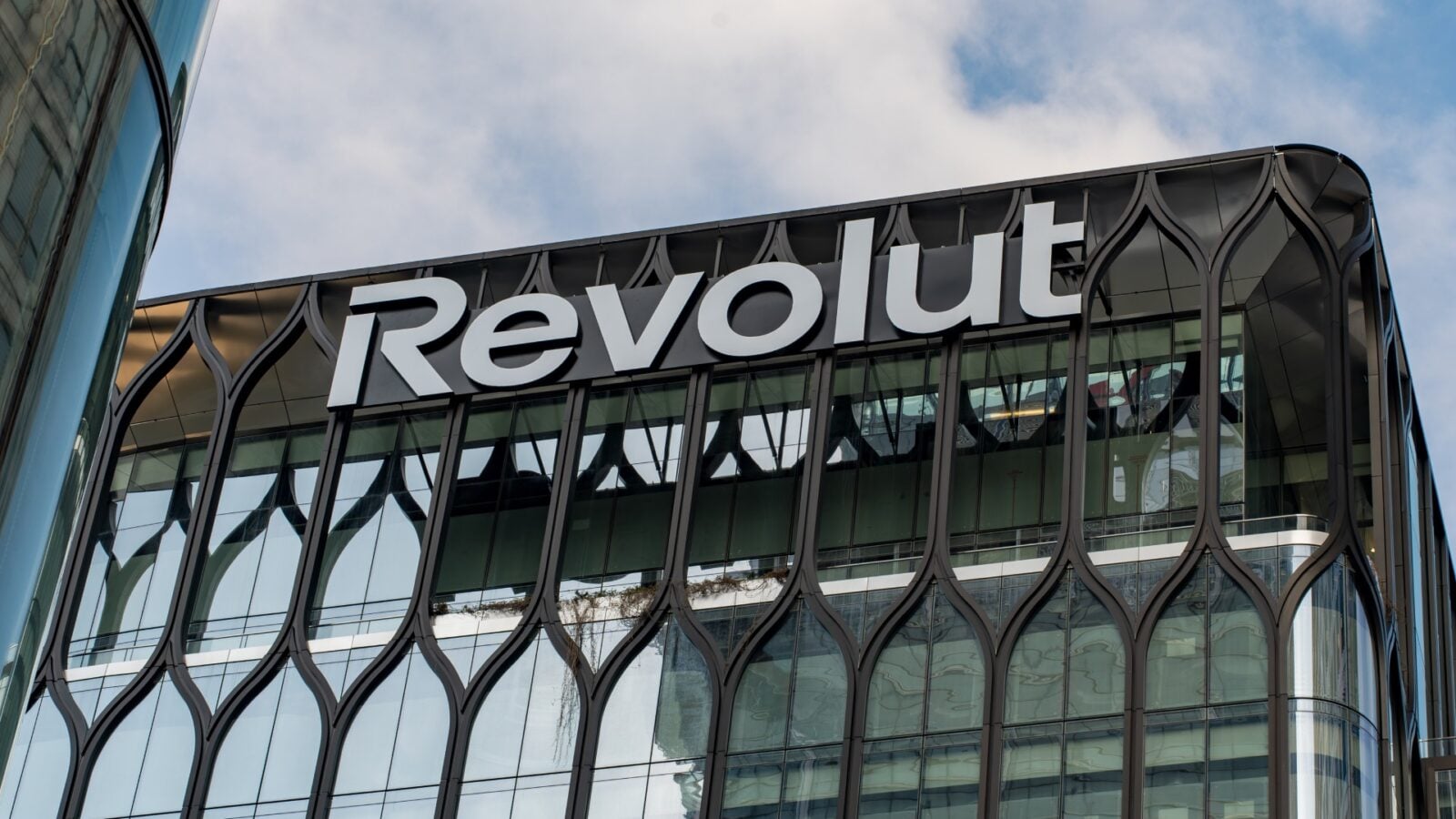 Revolut vient d’obtenir une licence bancaire dans ce pays : les banques traditionnelles tremblent
