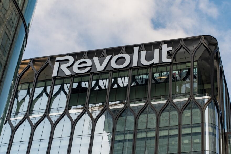 Revolut vient d’obtenir une licence bancaire dans ce pays : les banques traditionnelles tremblent