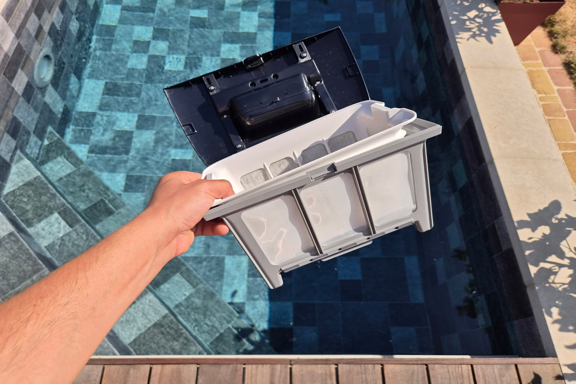 Test robot piscine Aiper Scuba V3 IA intelligence artificielle caméra 1000 euros avis test complet filtres double