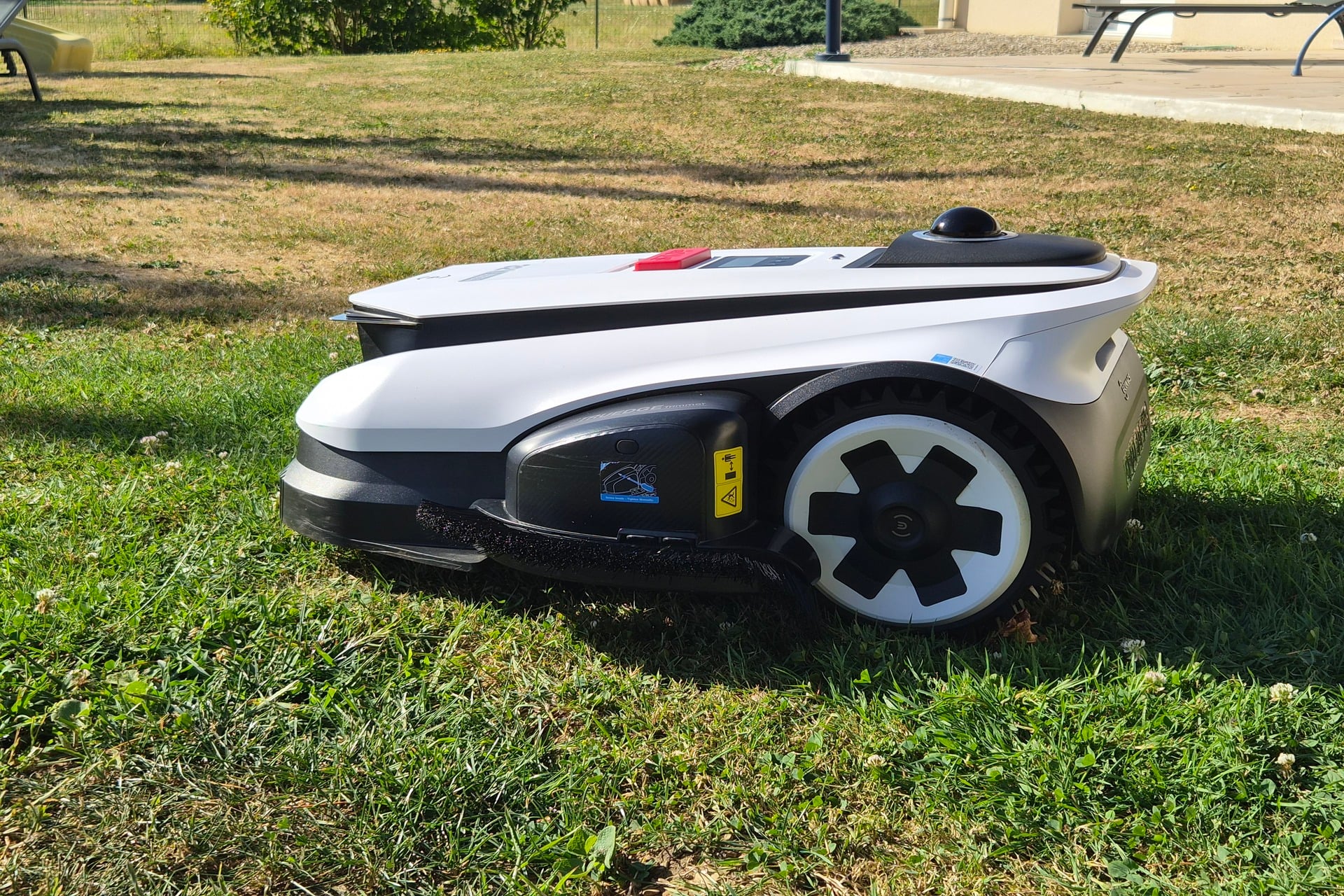 Test Ecovacs Goat A1600 LiDAR Pro rotofil coupe-bordures à fil intégré application autonomie cartographie design tonte déplacements