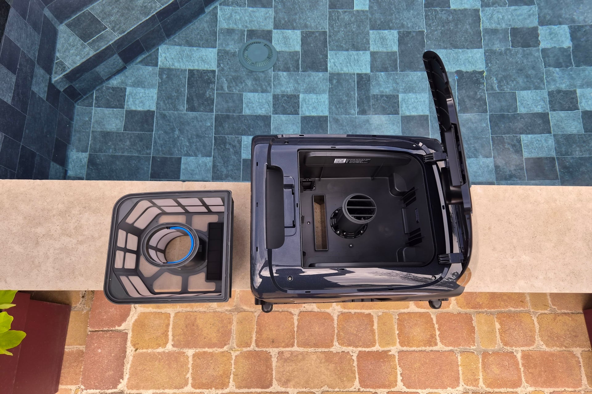 Test Sora 70 avis robot piscine 4-en-1 nettoie la surface design navigation panier