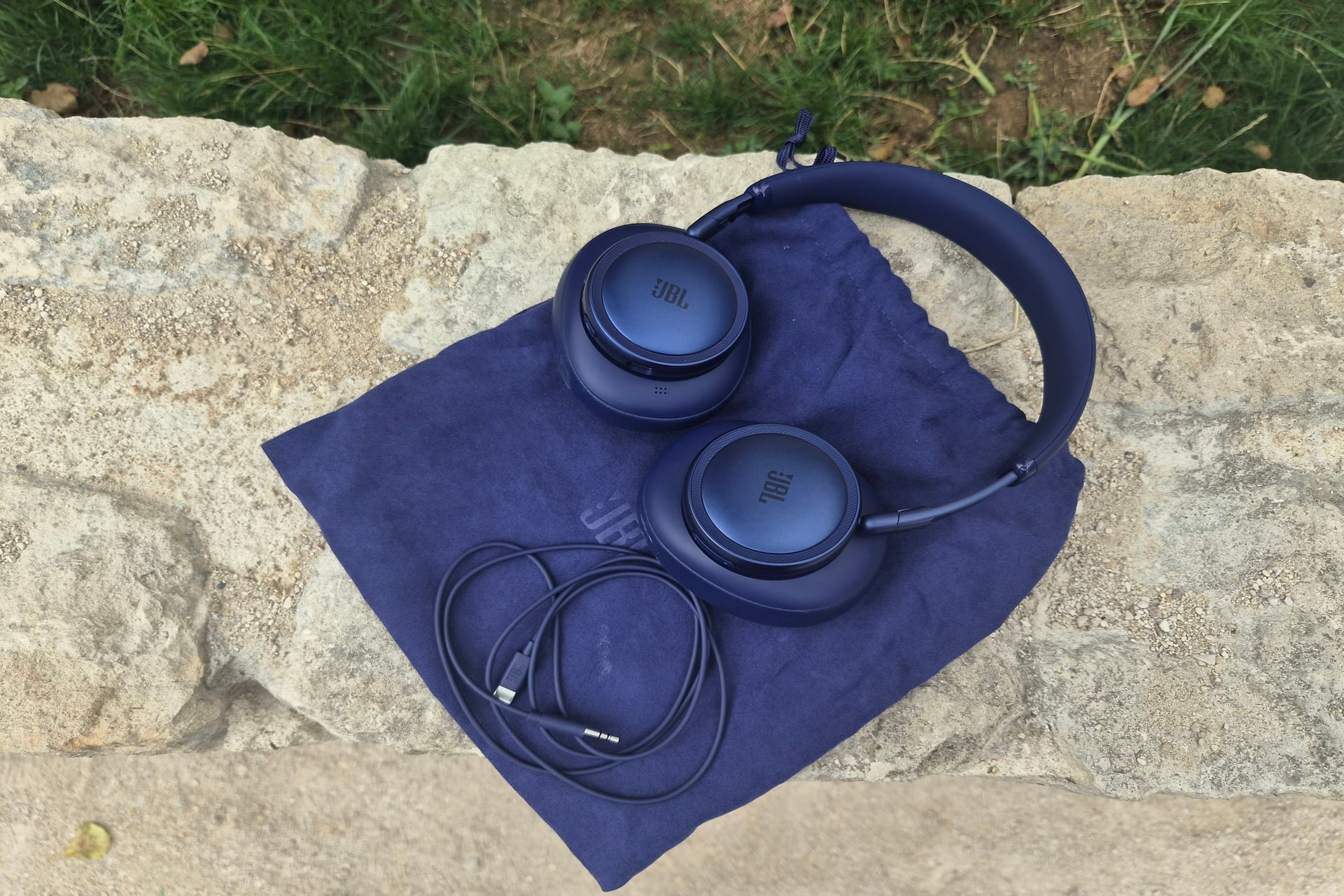 Test JBL Live 780NC meilleurs casque audio bluetooth 200 euros design fabrication étui