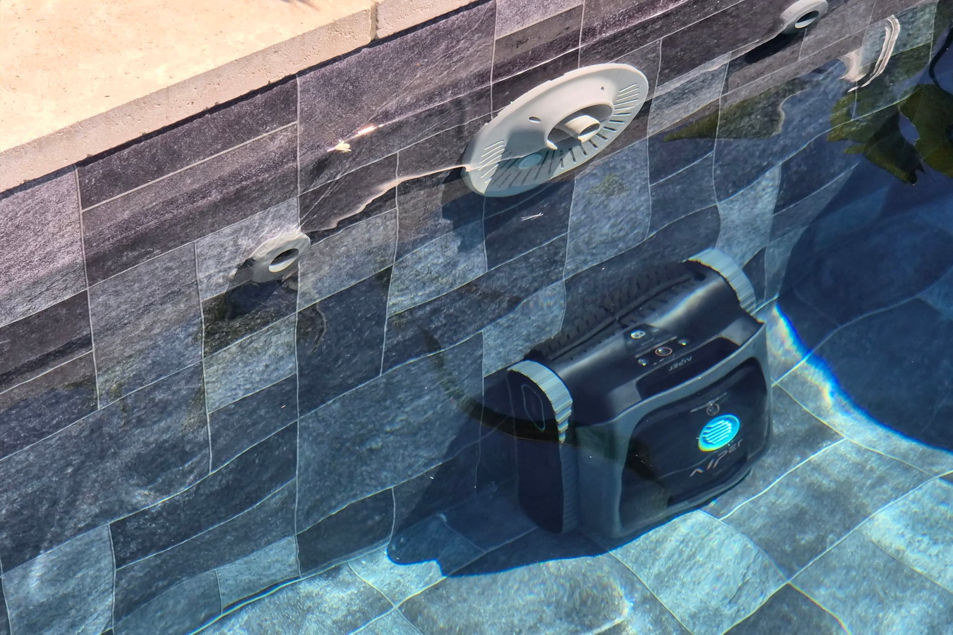 Test robot piscine Aiper Scuba V3 IA intelligence artificielle caméra 1000 euros avis test complet filtres double fabrication cover poids
