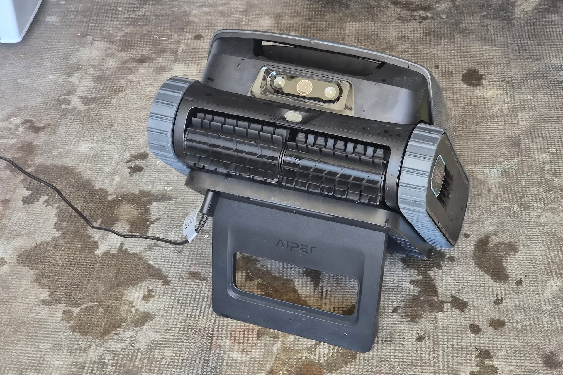 Test robot piscine Aiper Scuba V3 IA intelligence artificielle caméra 1000 euros avis test complet application IA Navium