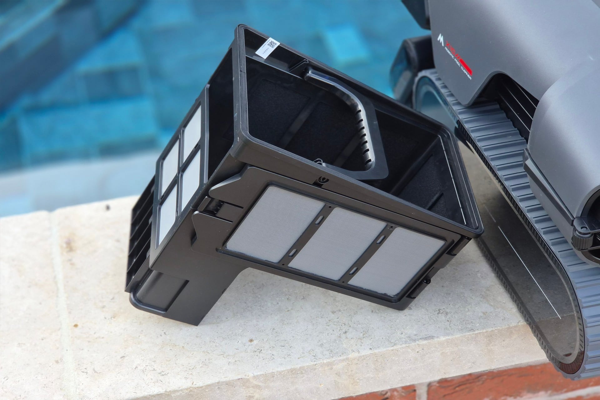 robot piscine Mova Rover X10 navigation panier et aspiration