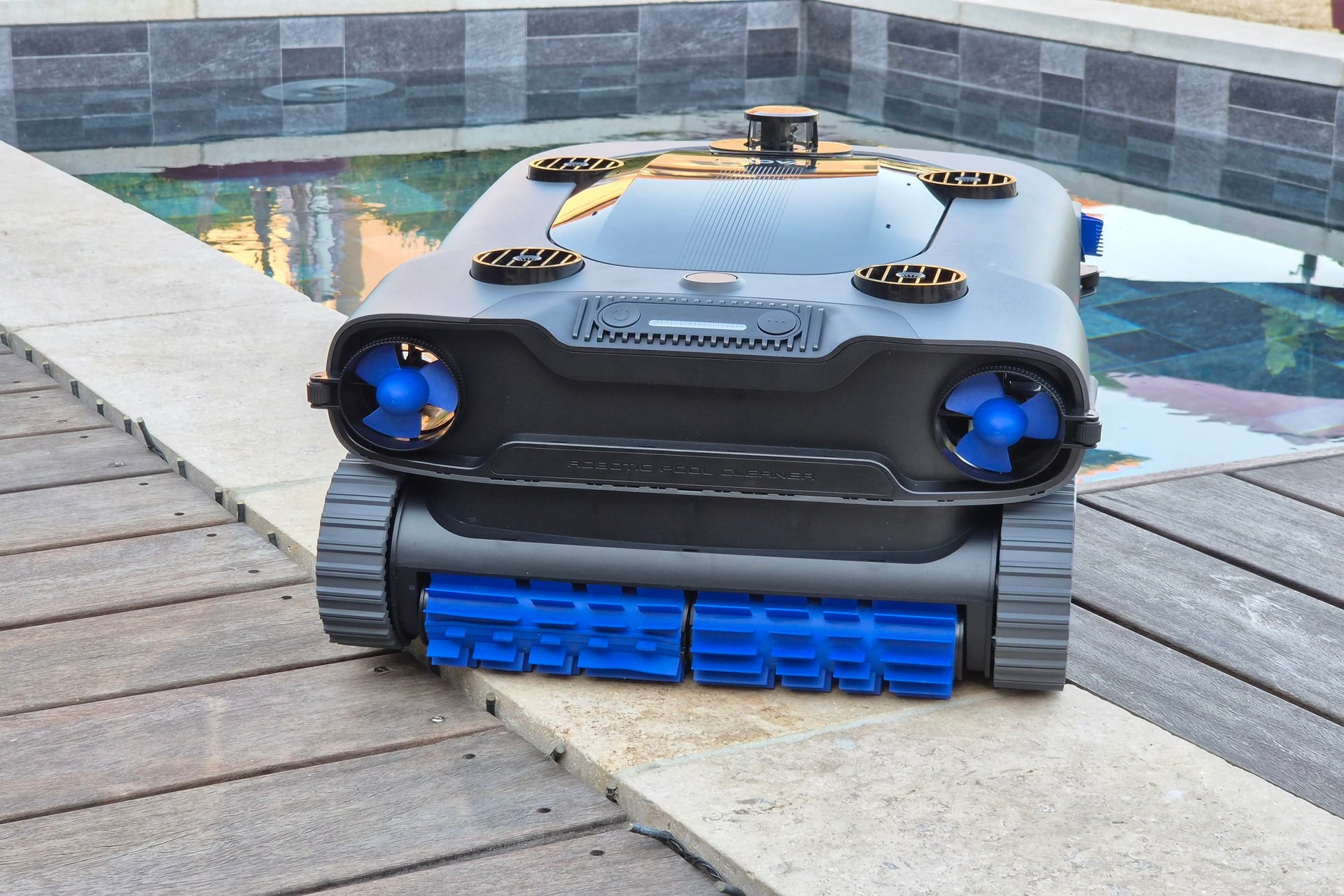 robot piscine Mova Rover X10 propulsions et prix