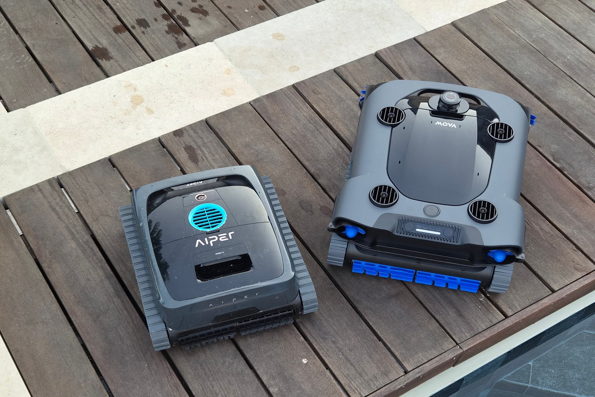 robot piscine Mova Rover X10 cover design face au Aiper Scuba V3