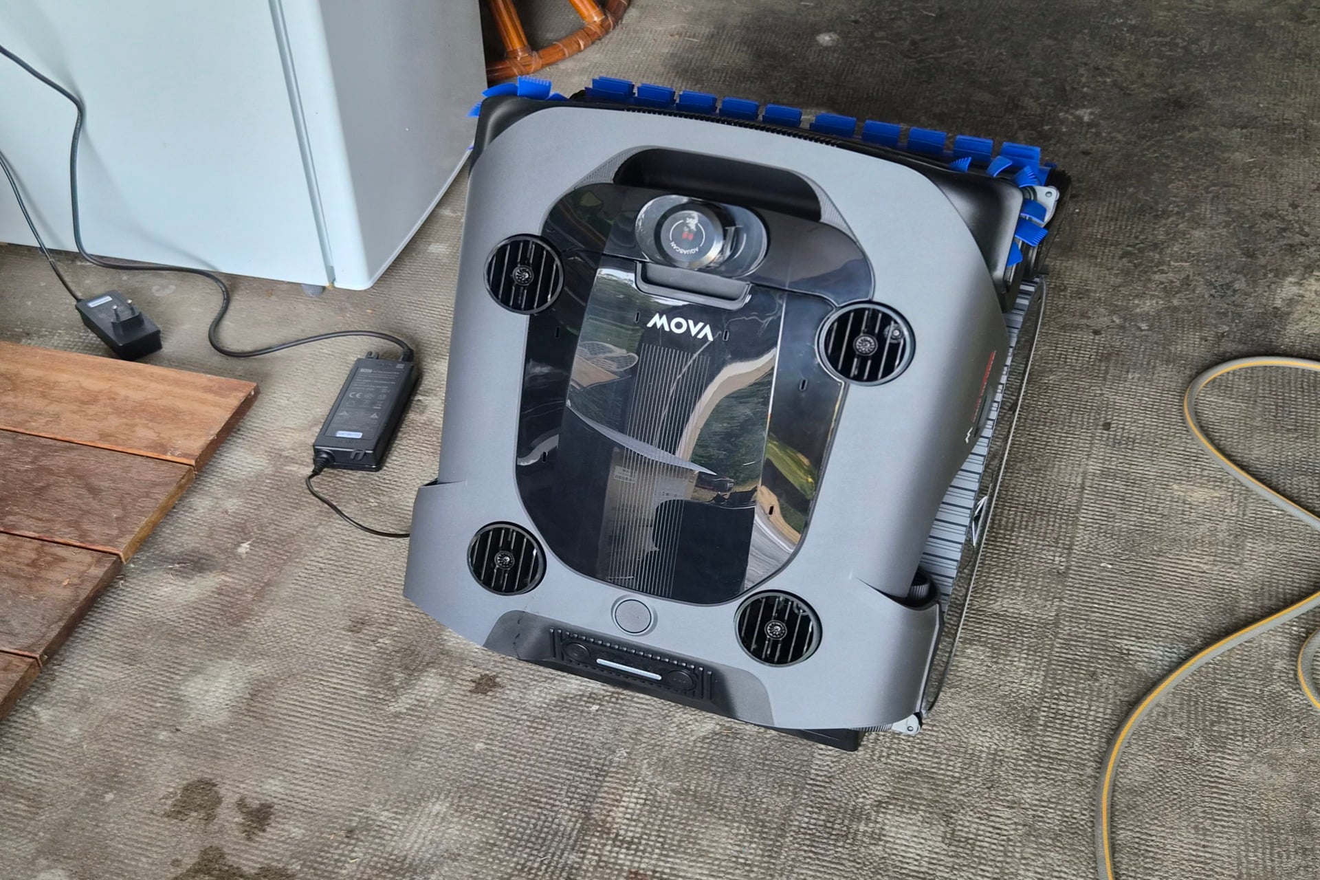 robot piscine Mova Rover X10 navigation LiDAR charge autonomie base