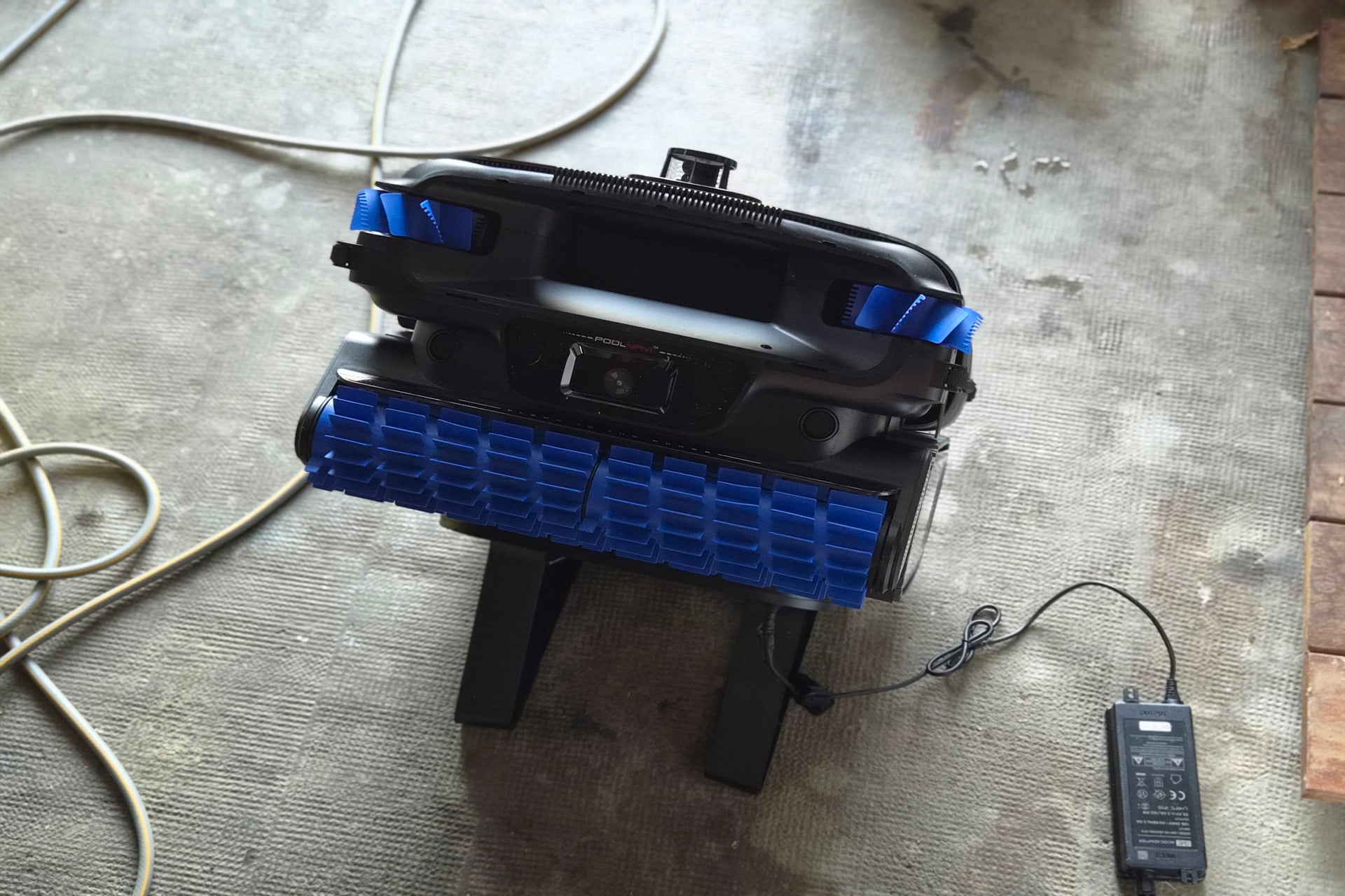 robot piscine Mova Rover X10 charge autonomie base