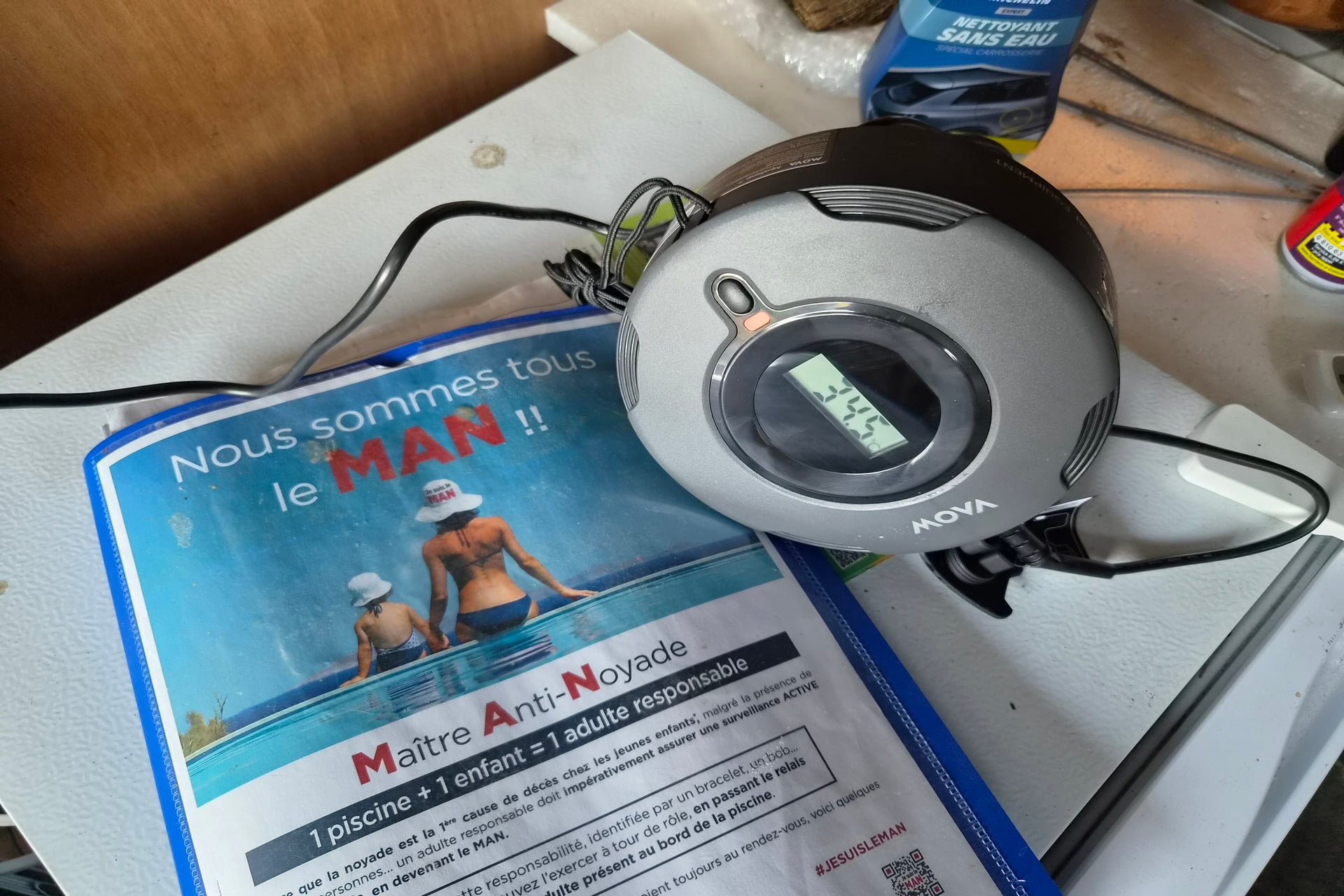robot piscine Mova Rover X10 cover charge