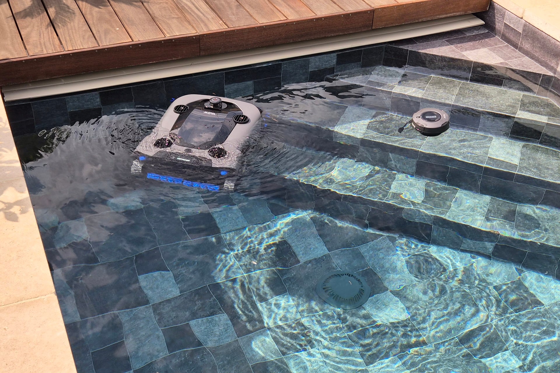 robot piscine Mova Rover X10 navigation LiDAR tourelle cartographie